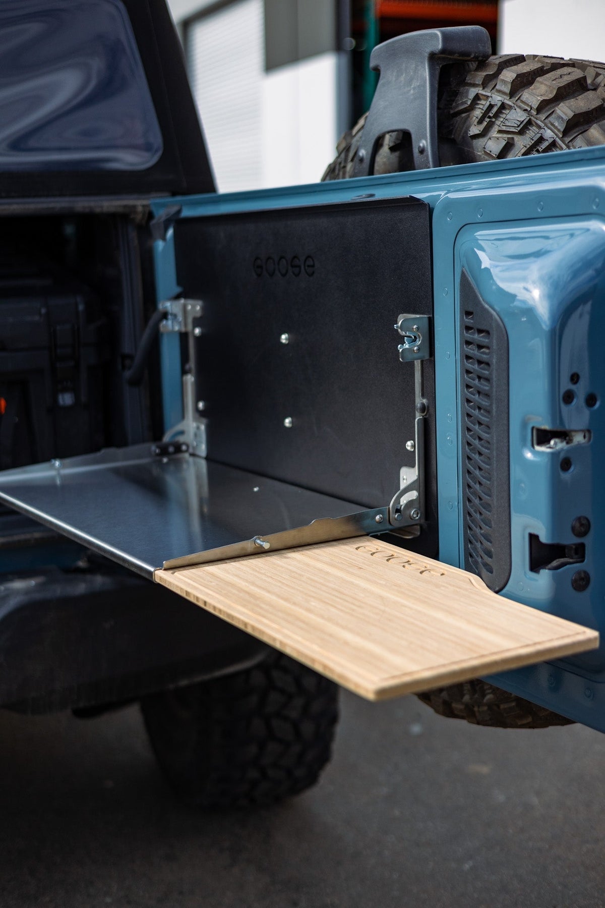 Ford Bronco 2021-Present 6th Gen. - Tailgate Table – view 6