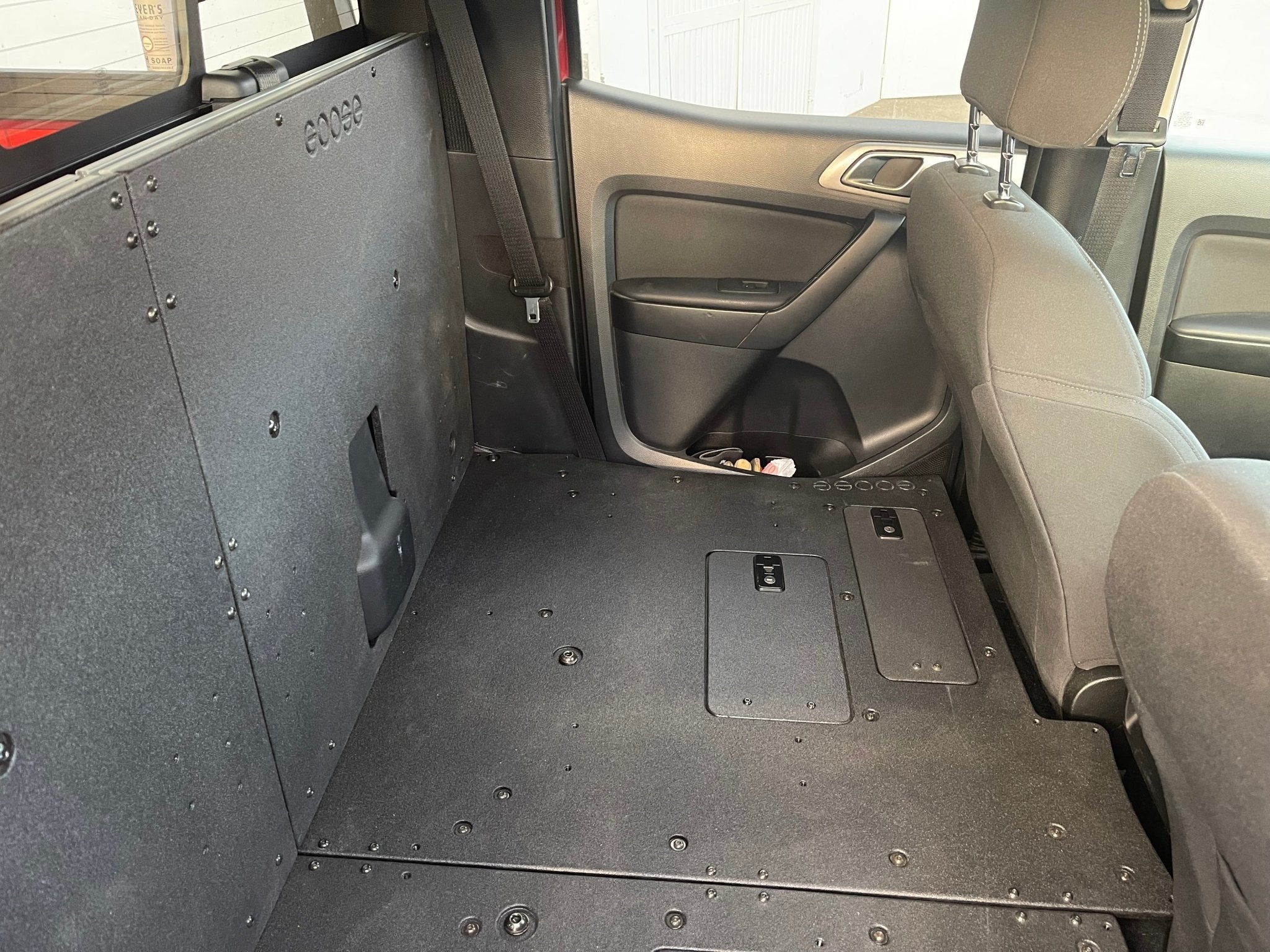 Ford Ranger 2019-2023 4.ª generación Super Crew: sistema de eliminación de placa de asiento de la segunda fila al 100 %