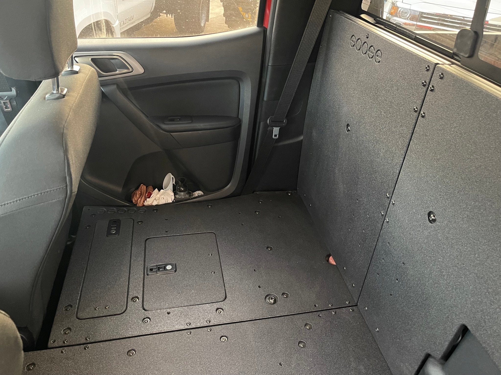 Ford Ranger 2019-2023 4.ª generación Super Crew: sistema de eliminación de placa de asiento de la segunda fila al 100 %