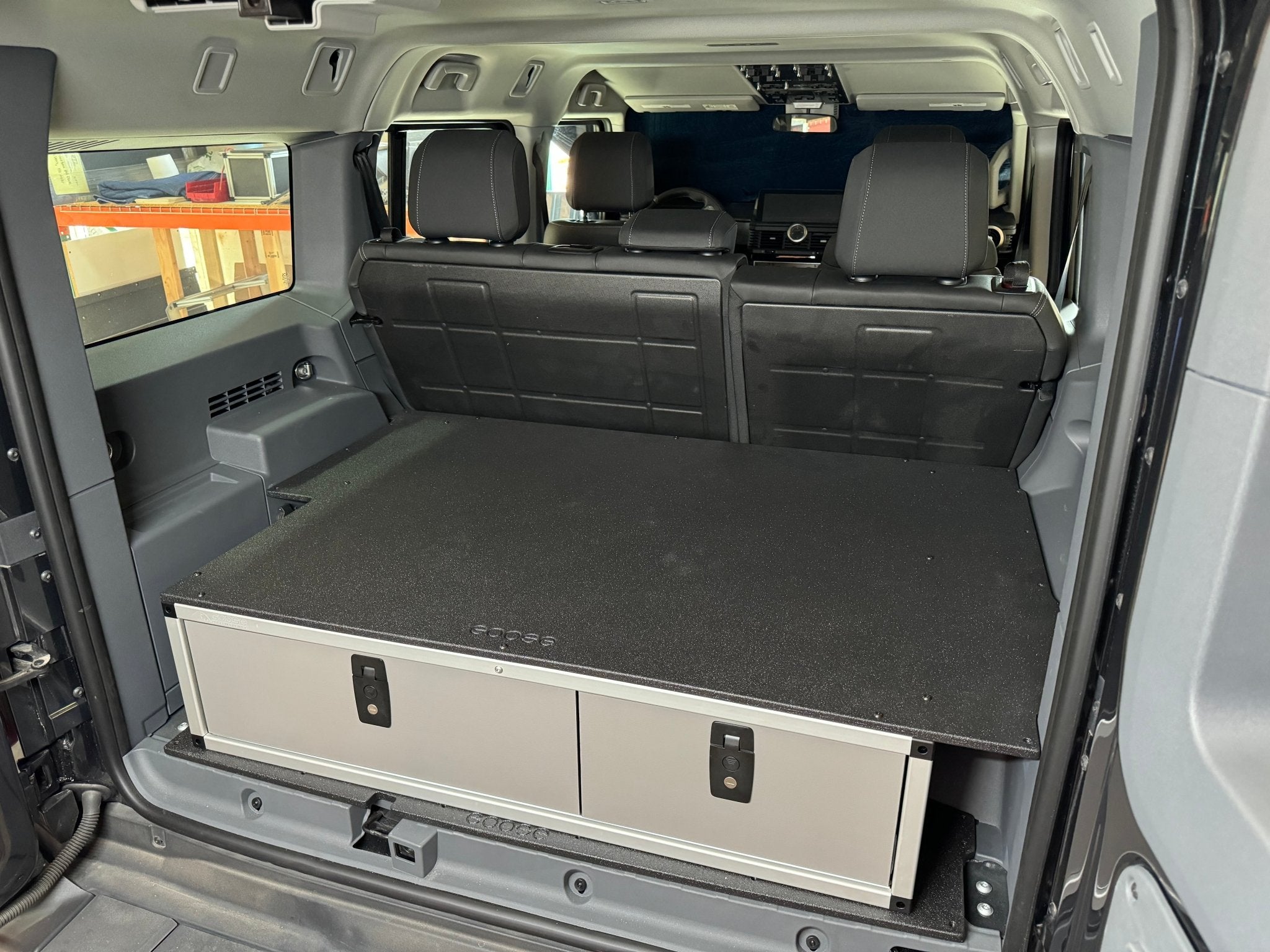 Ineos - Grenadier - 2024-Presente - 1.ª generación - Serie Explore - Módulo de cajón lateral con placa superior ajustada de 41-3/8" de ancho x 10" de alto x 34" de profundidad