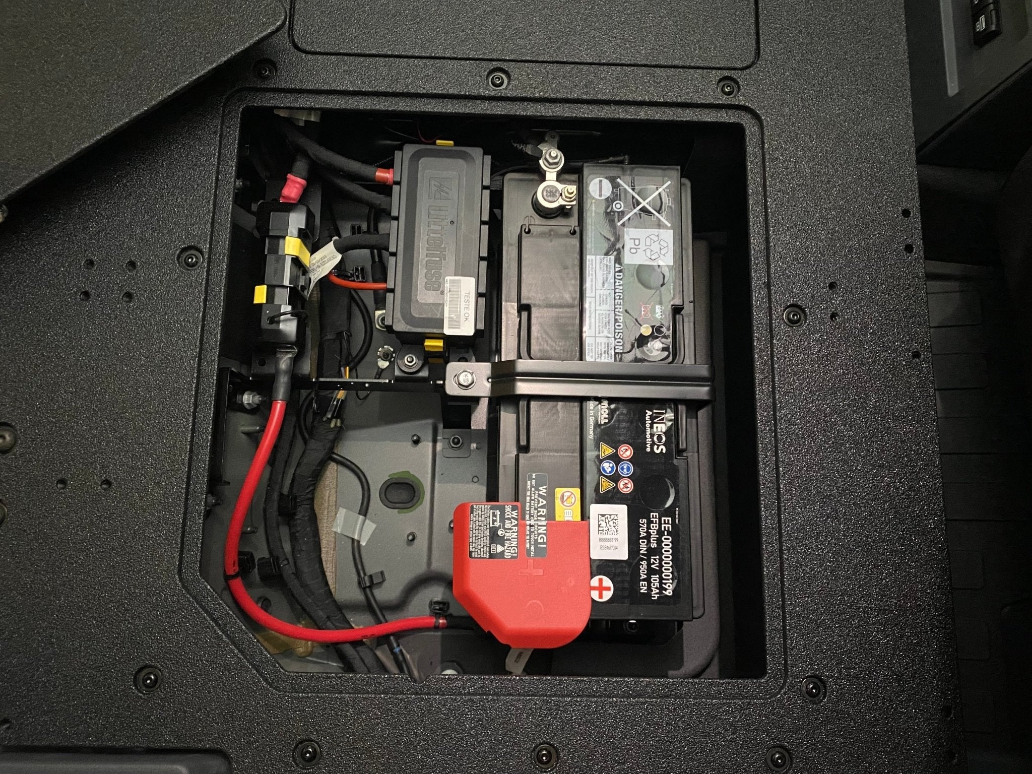 Ineos - Grenadier - 2024-Presente - 1.ª generación - Serie Explore - Sistema de placa de eliminación del asiento de la segunda fila