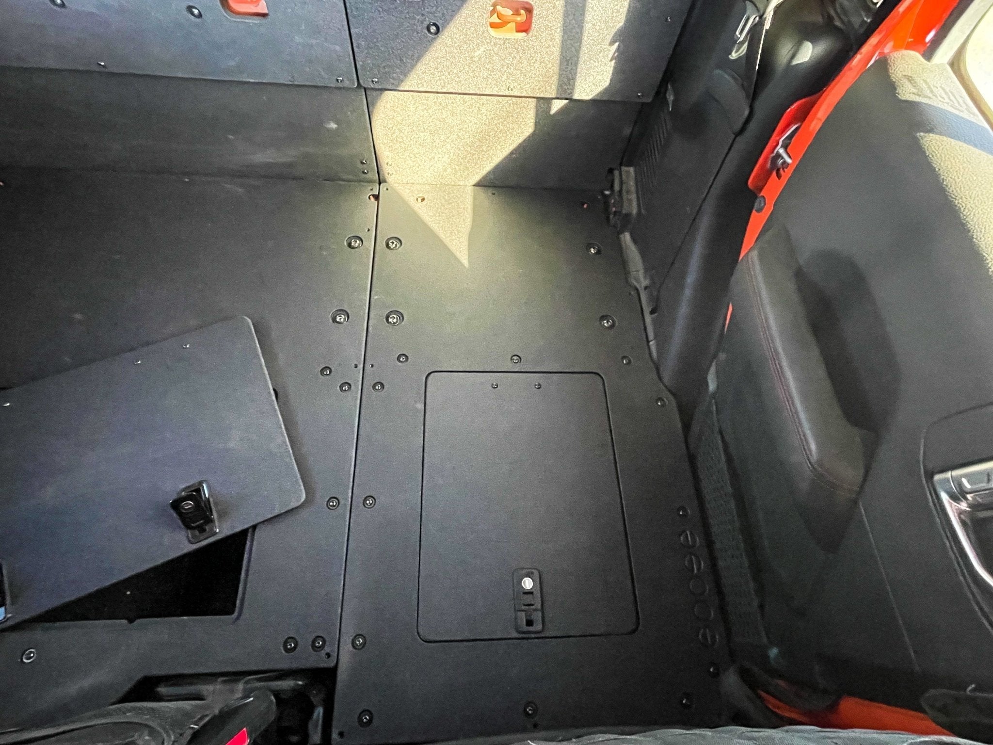 Jeep Gladiator 2019-Present JT 4 puertas - Sistema de eliminación de placa de asiento de la segunda fila - Plataforma extendida