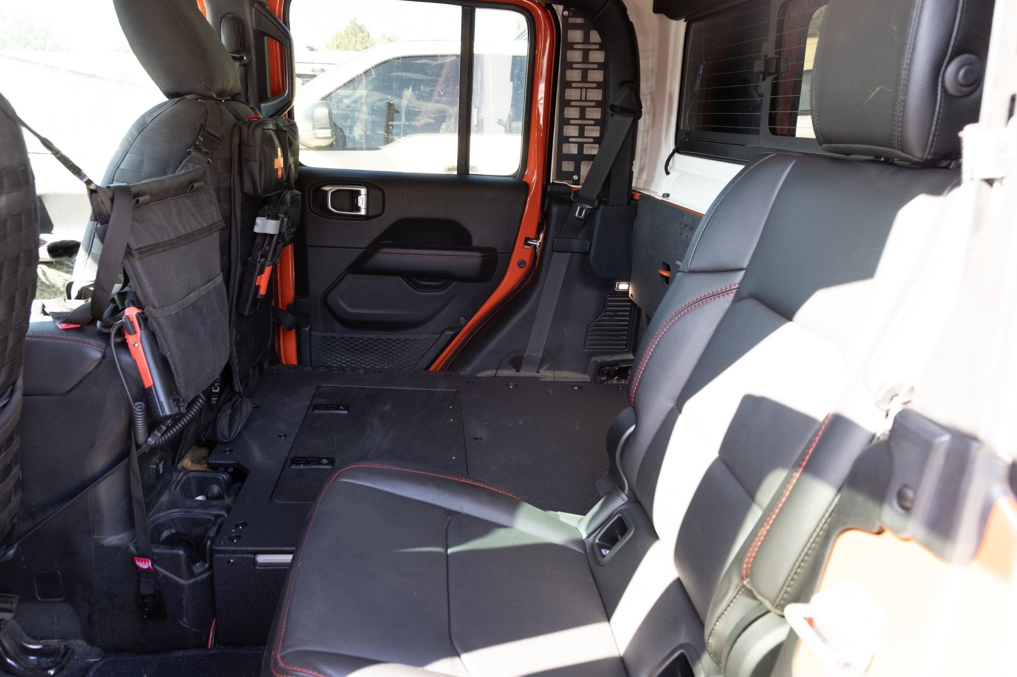 Jeep Gladiator 2019-Present JT 4 puertas - Sistema de eliminación de placa de asiento de la segunda fila - Plataforma extendida