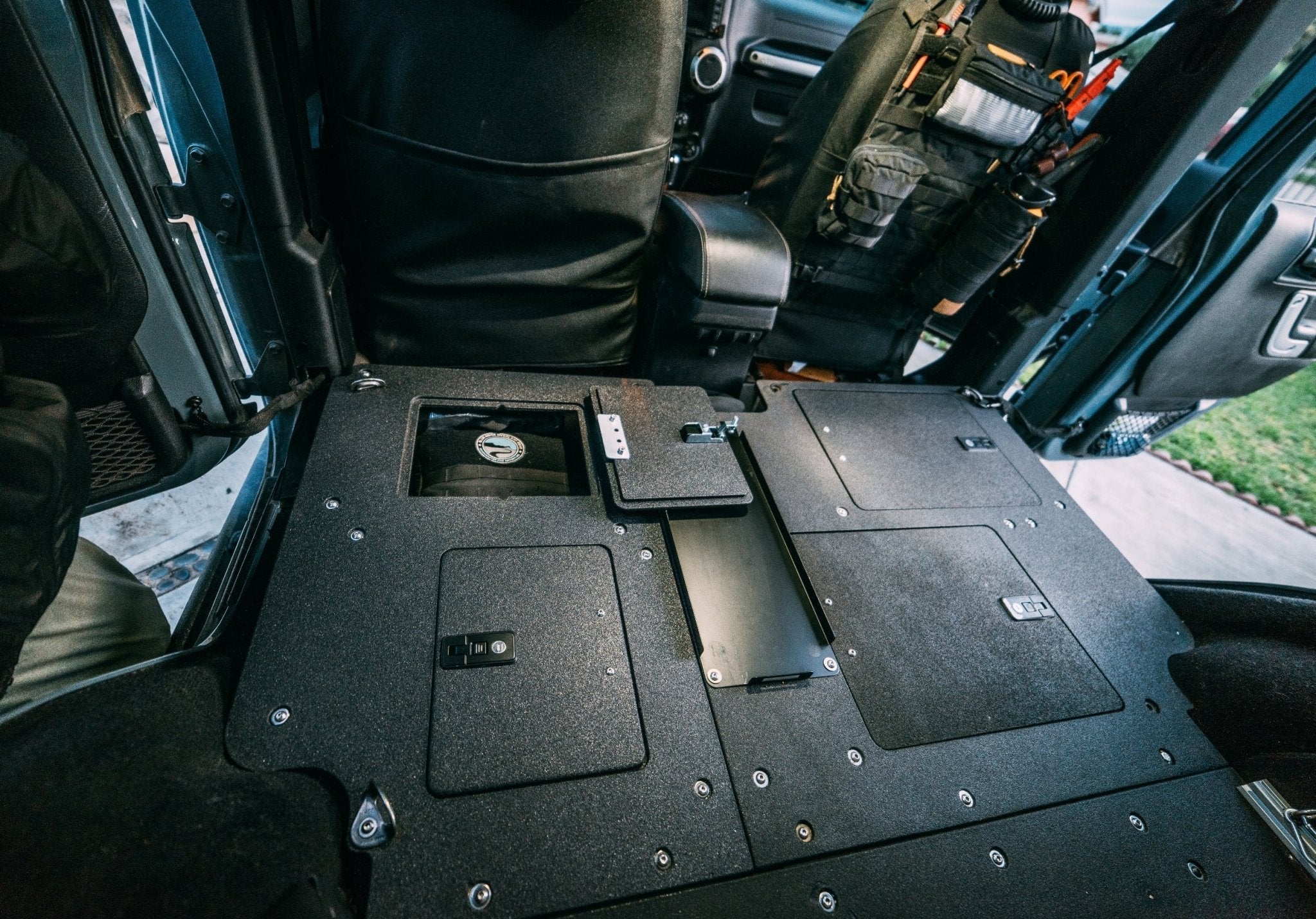 Jeep Wrangler 2007-2018 JKU 4 puertas: sistema de placa de eliminación del asiento de la segunda fila