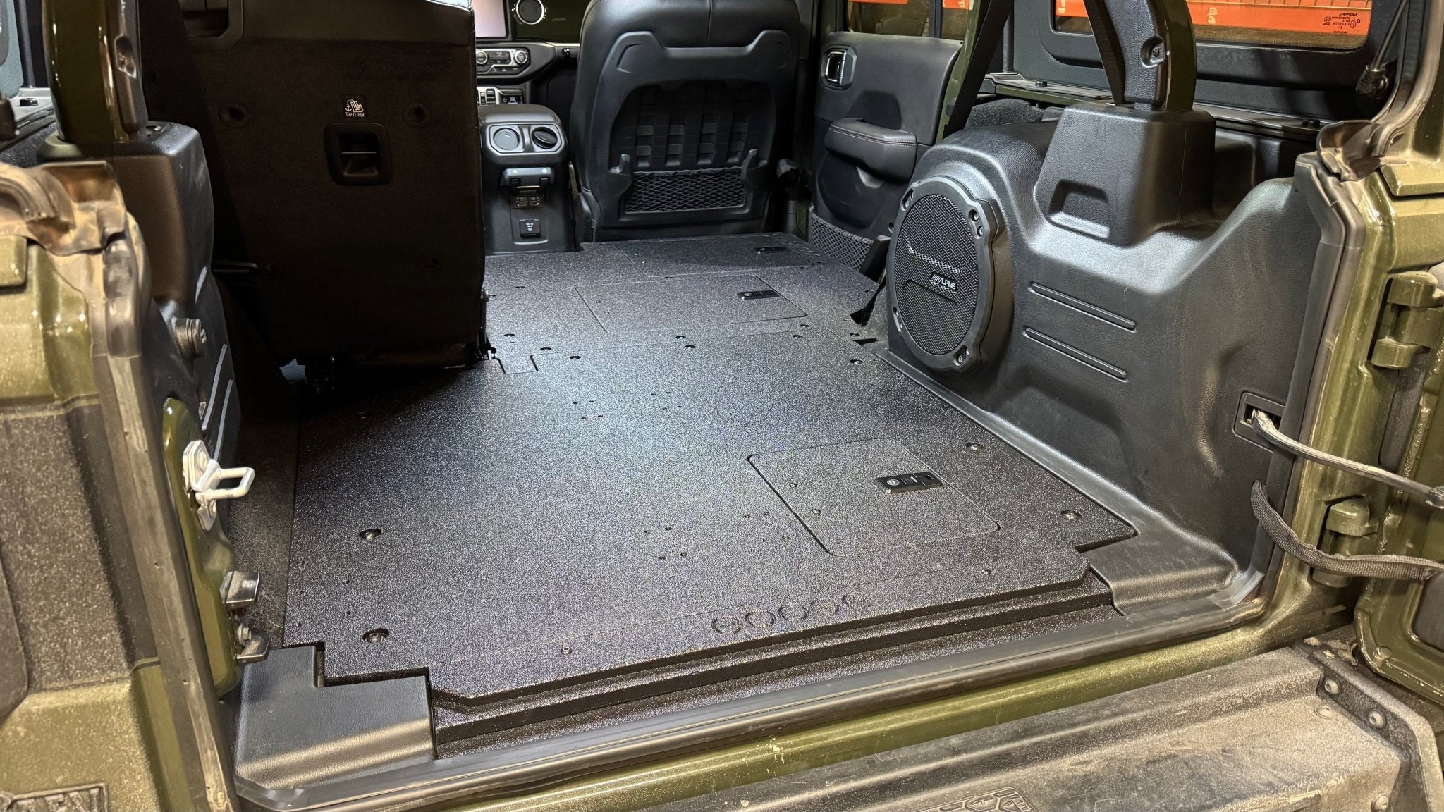 Goose Gear Jeep Wrangler 2018-Present JLU 4 Door - Second Row Seat Delete Plate System - V2