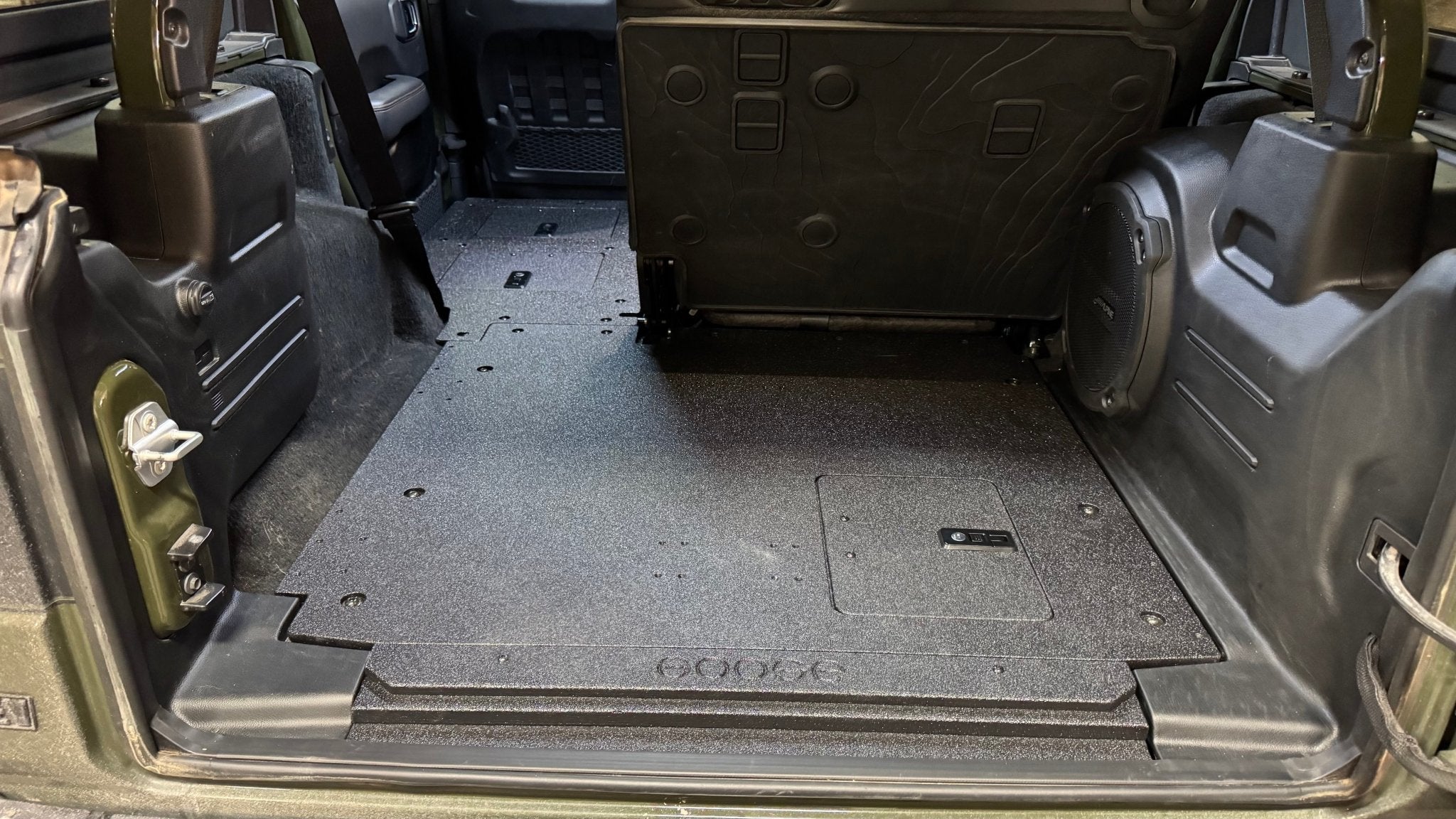 Goose Gear Jeep Wrangler 2018-Present JLU 4 Door - Second Row Seat Delete Plate System - V2