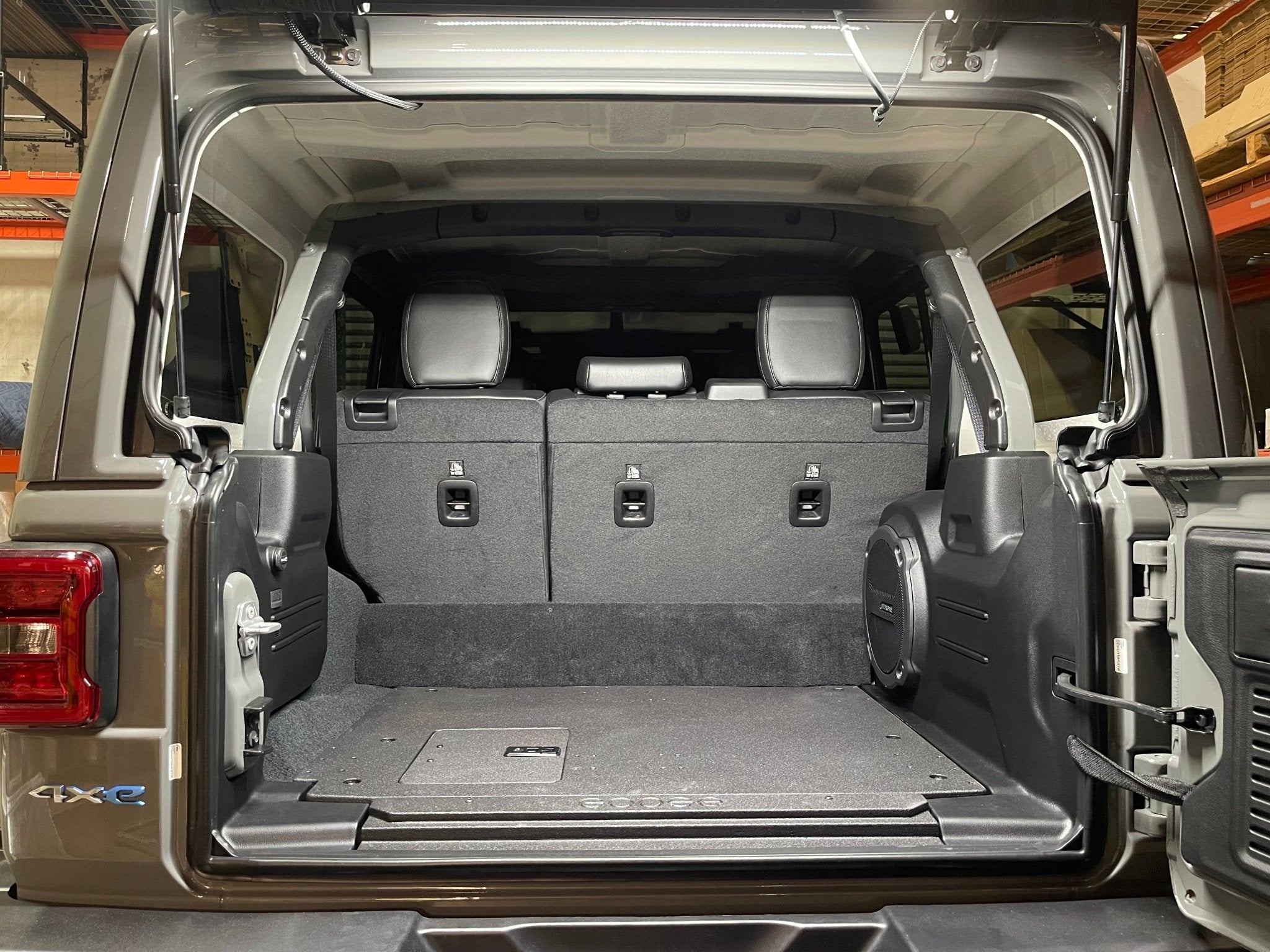 Jeep Wrangler 2021-Presente 4xe 4 puertas - Sistema de placa trasera