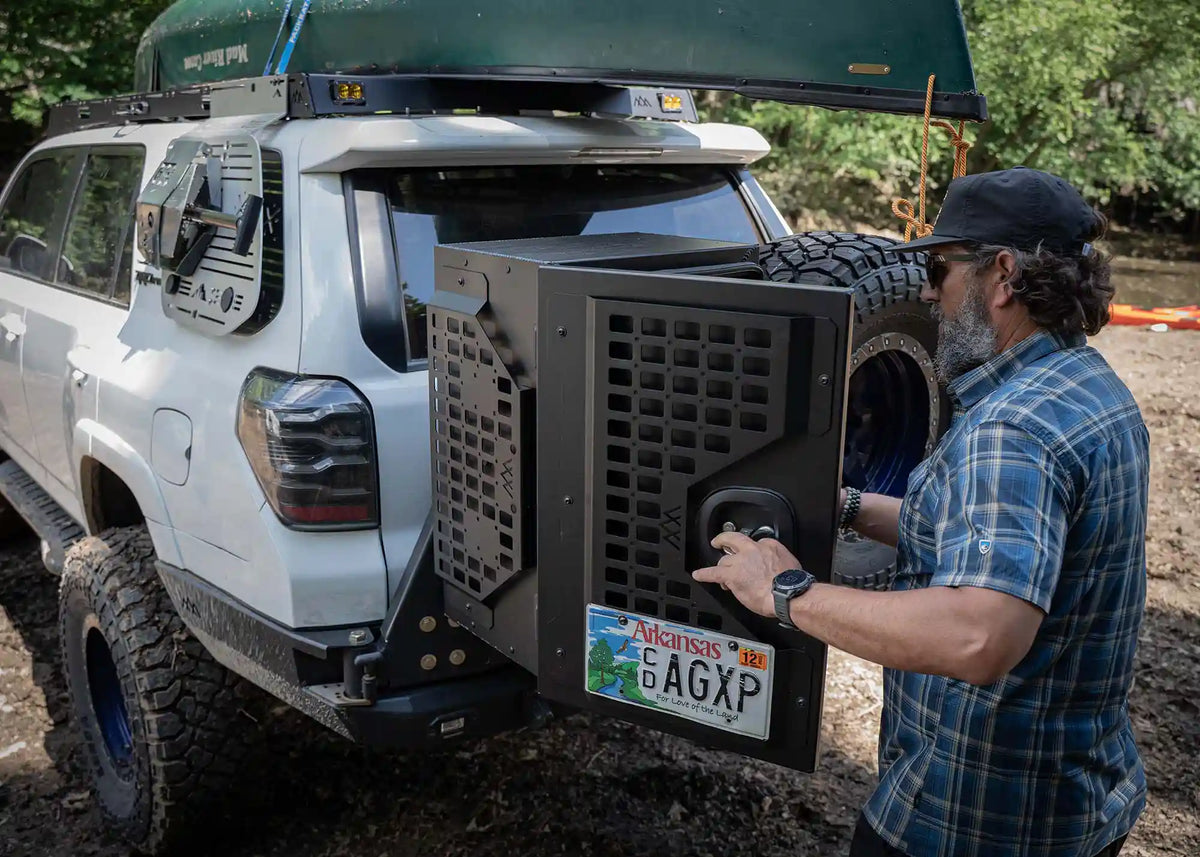 overland-storage-box-with-molle-panels - NVMOS