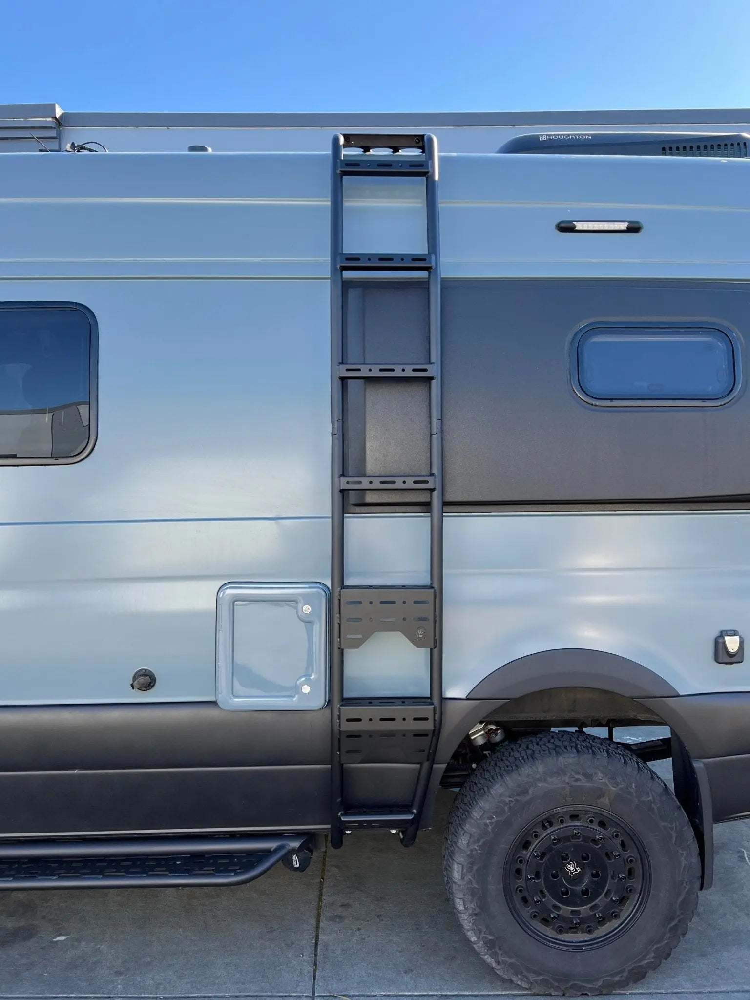 owlexplorer-side-ladder-for-sprinter-815854 - NVMOS