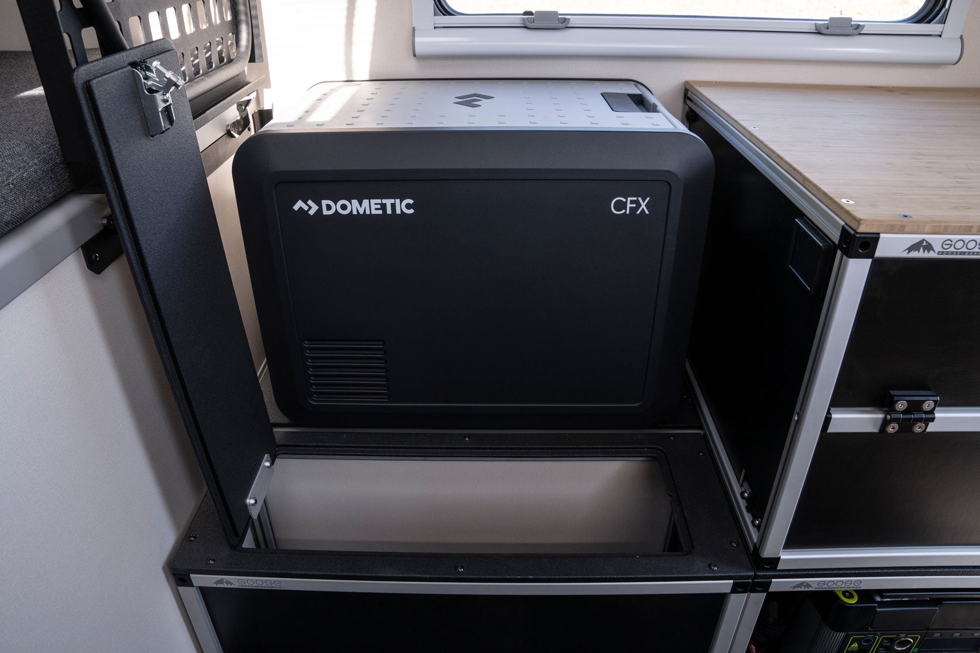 带顶舱口的 Scout Tuktut 实用模块