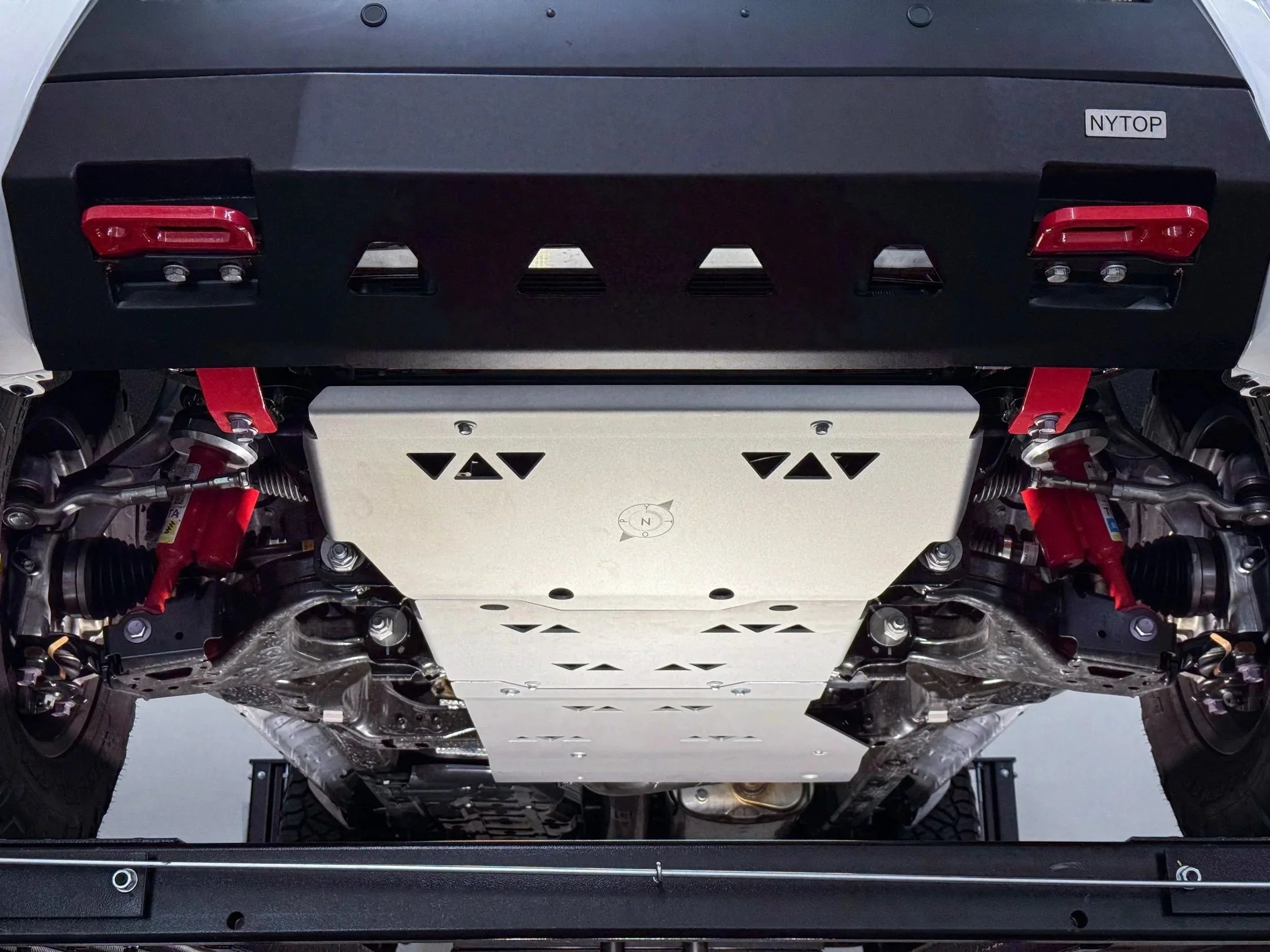 Heavy-duty skid plate and off-road bumper installed on a 4x4 vehicle undercarriage