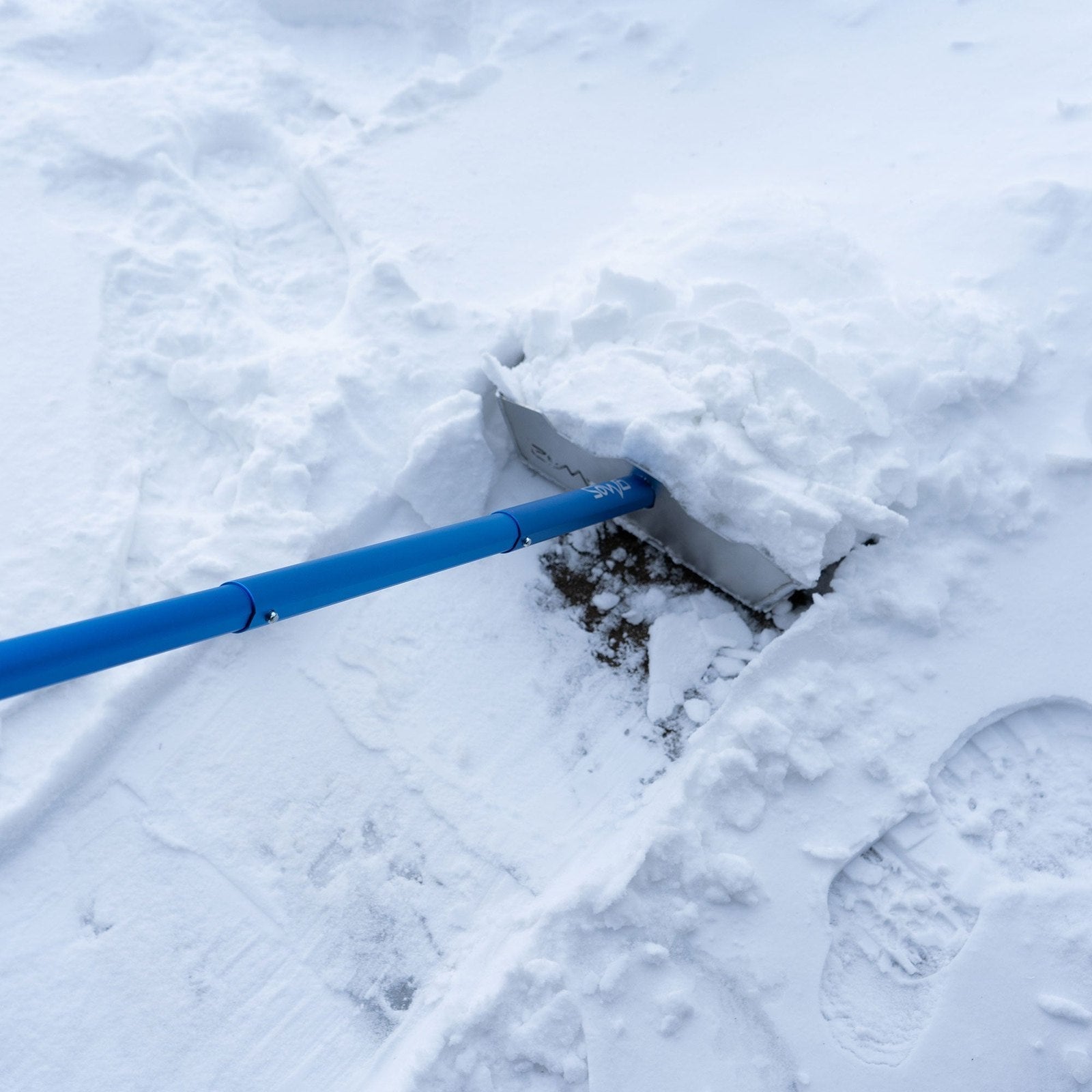 the-alpha-shovelthe-alpha-shoveldmos-pro-shovel-toolsblue-handle-with-silver-logo-8477354 - NVMOS