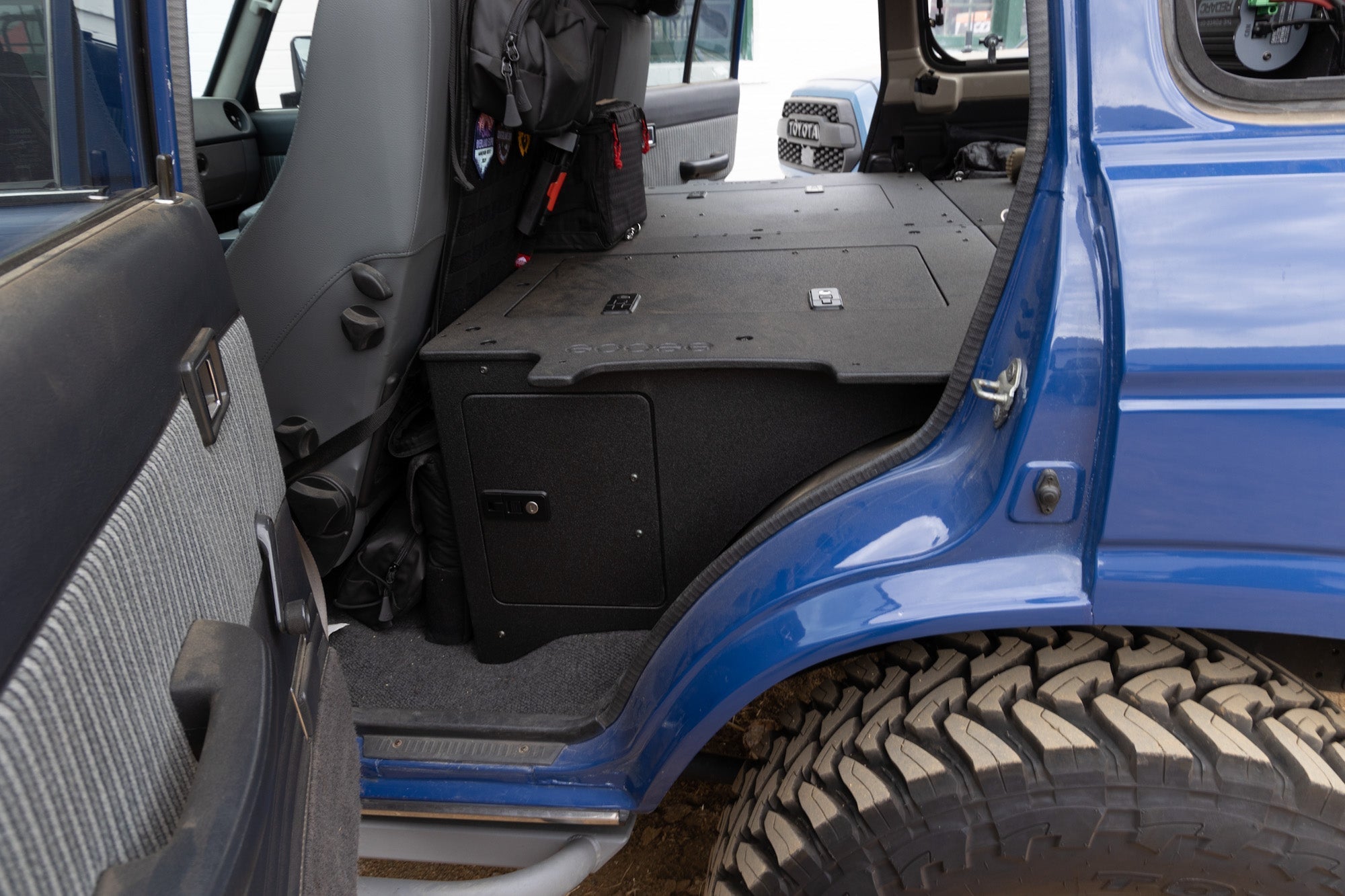 Toyota Land Cruiser 1980-1989 Serie 60 - Sistema de placa de eliminación de asientos de la segunda fila - Altura del módulo