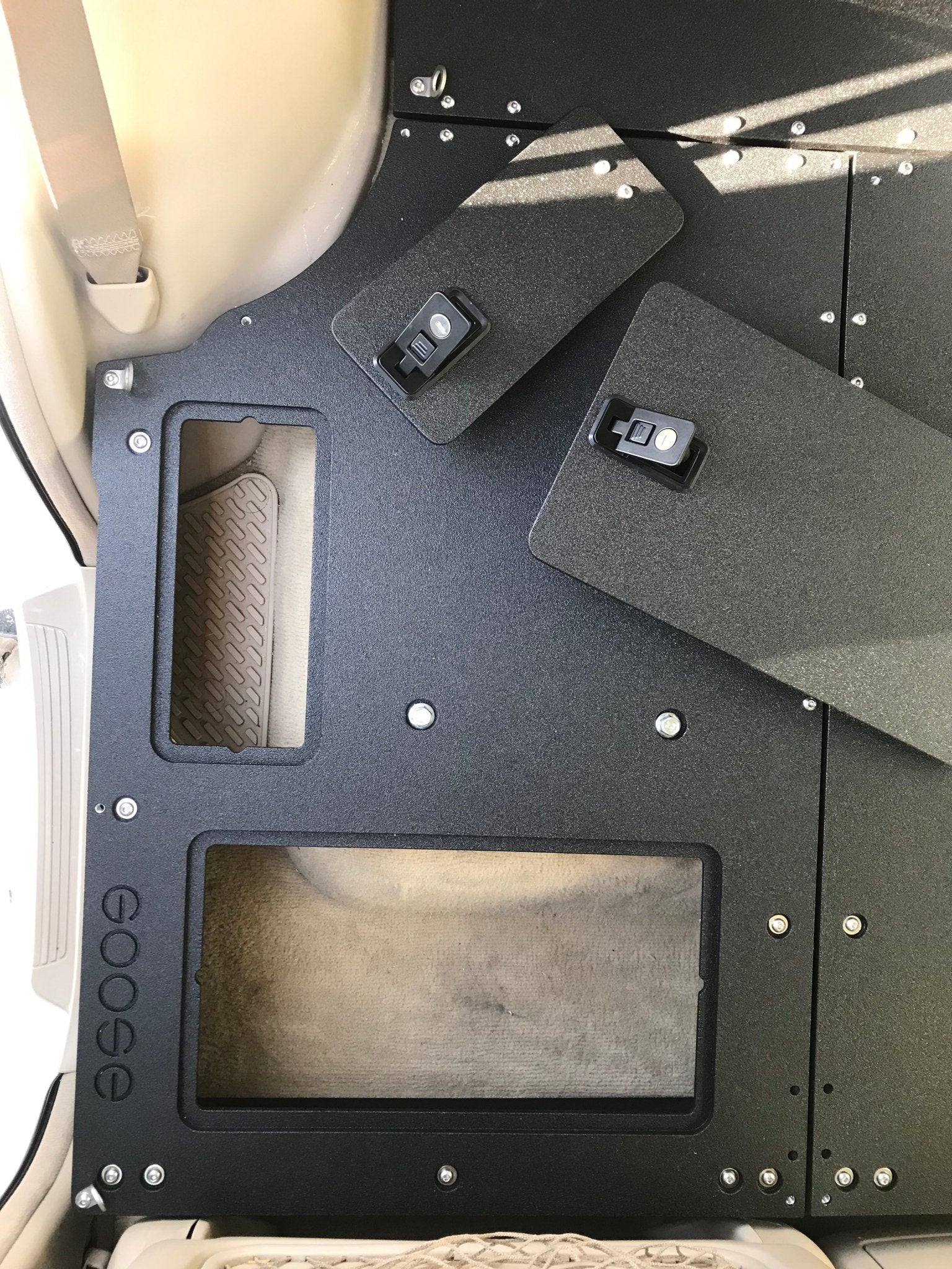 Toyota Land Cruiser 1998-2007 Serie 100: sistema de placa de eliminación del asiento de la segunda fila