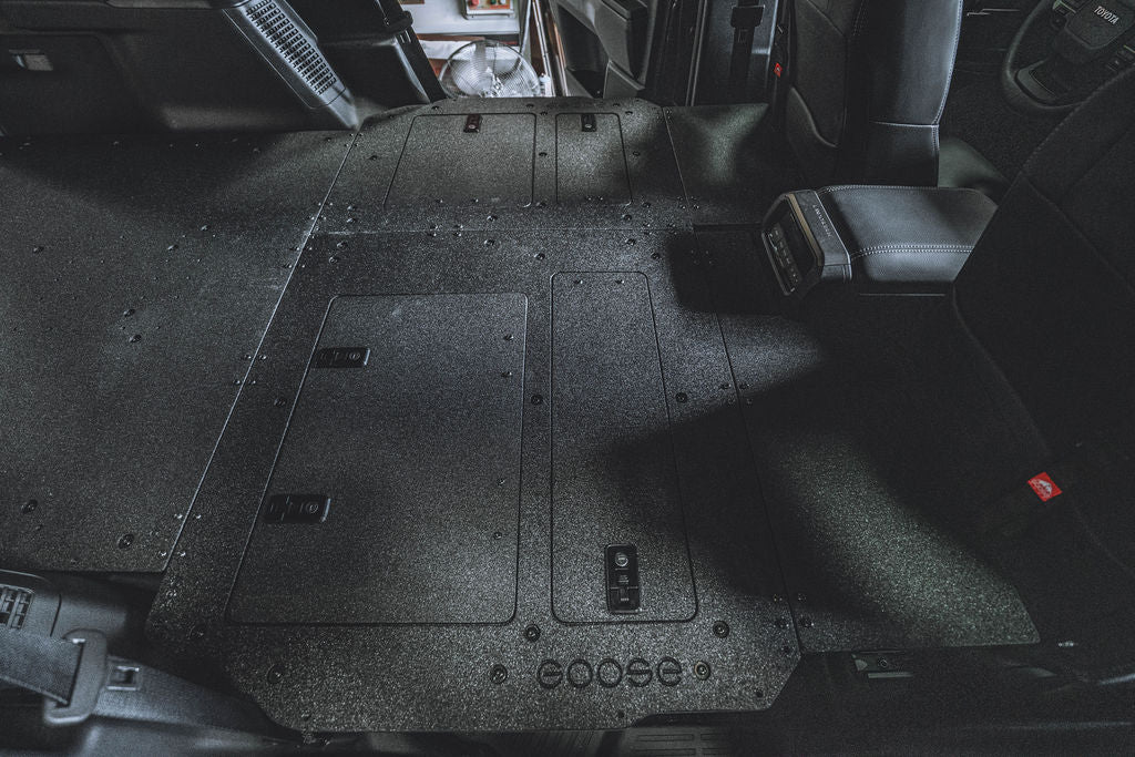 Toyota - Land Cruiser - 2024-Presente - LC250 - Serie Explore - Sistema de placa de eliminación de asientos - Segunda fila - Basado en placa