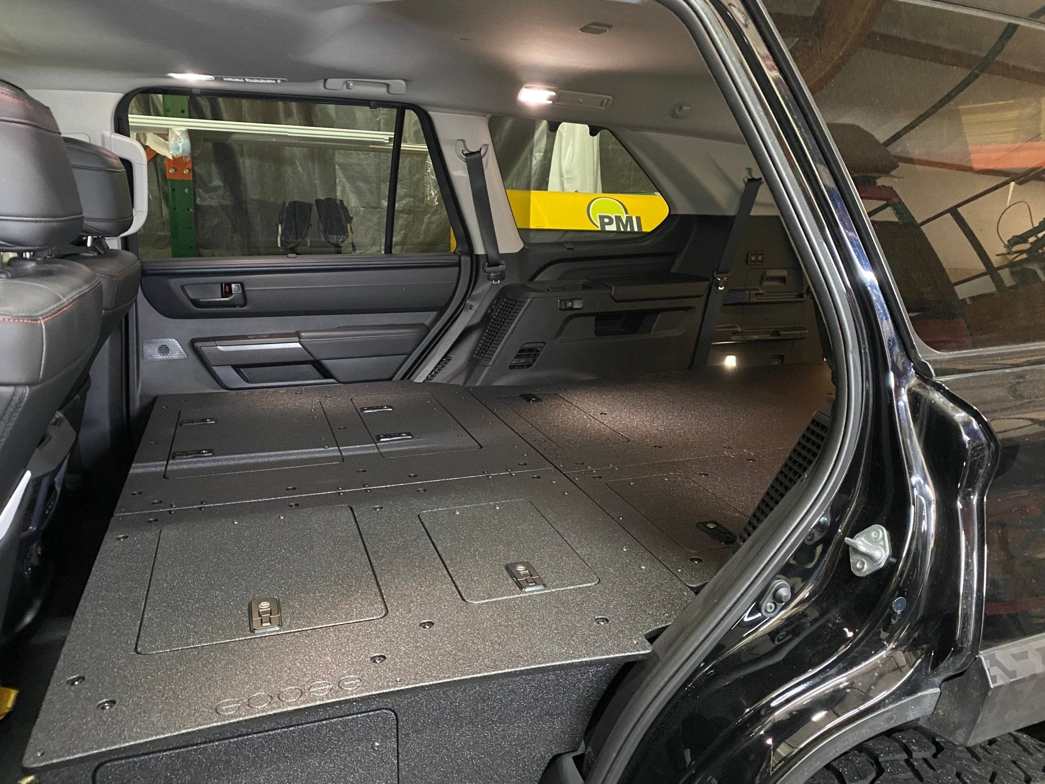 Toyota - Sequoia - 2023-Presente - 3ra generación - Serie Explore - Sistema de placa de eliminación de asientos - Paquete Stealth Sleep