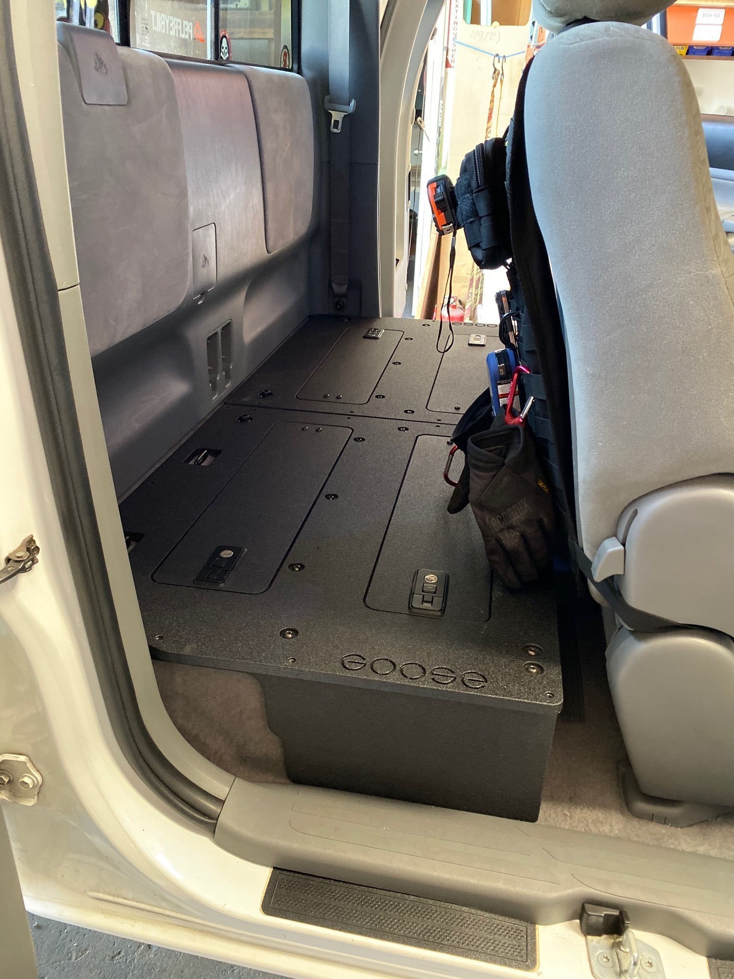 Toyota Tacoma 2005-2015 2.ª generación, cabina Access: sistema de placa de eliminación del asiento de la segunda fila