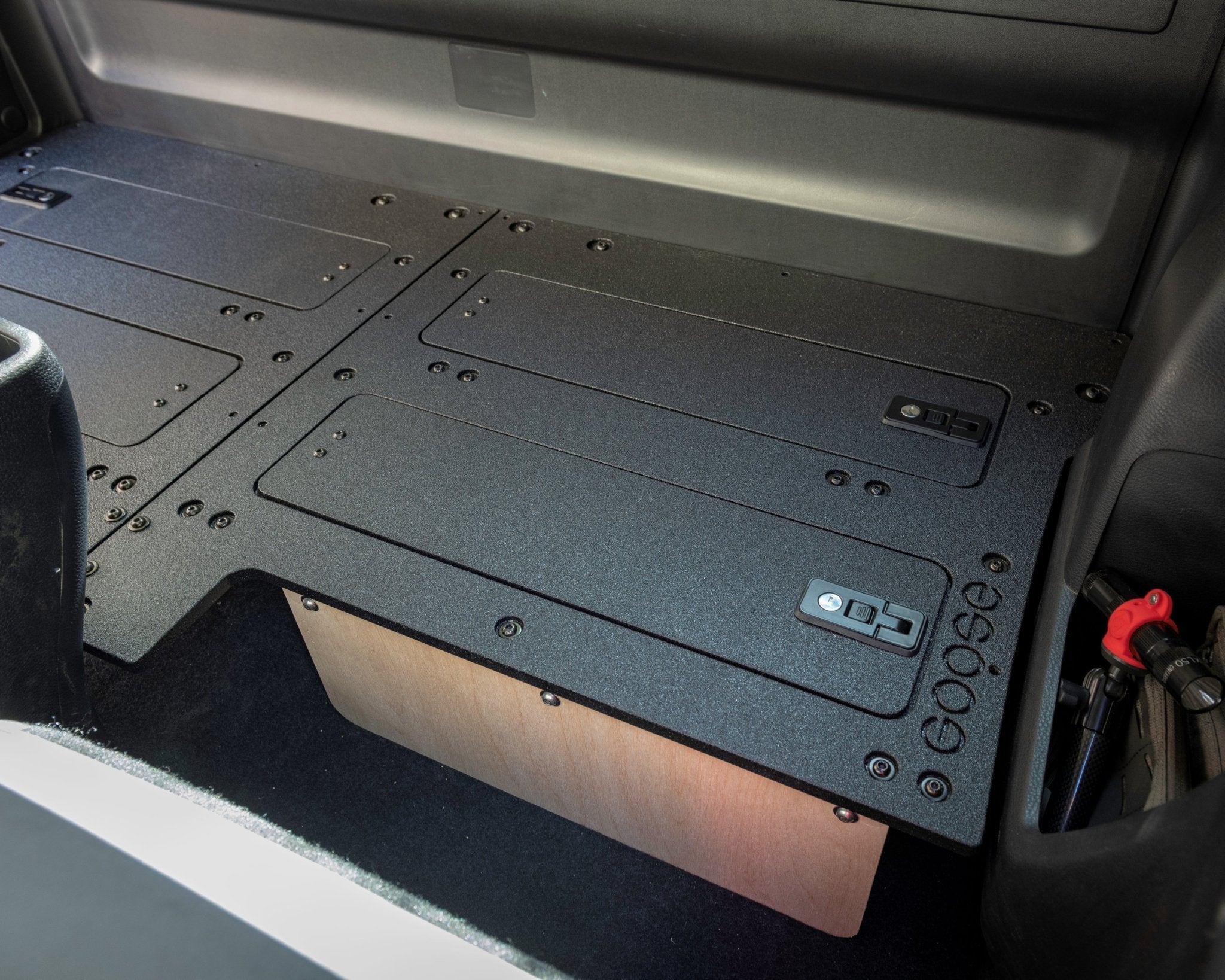 Toyota Tacoma 2016-2023 3.ª generación, cabina de acceso sin asientos de fábrica: sistema de placa de eliminación de asientos de la segunda fila