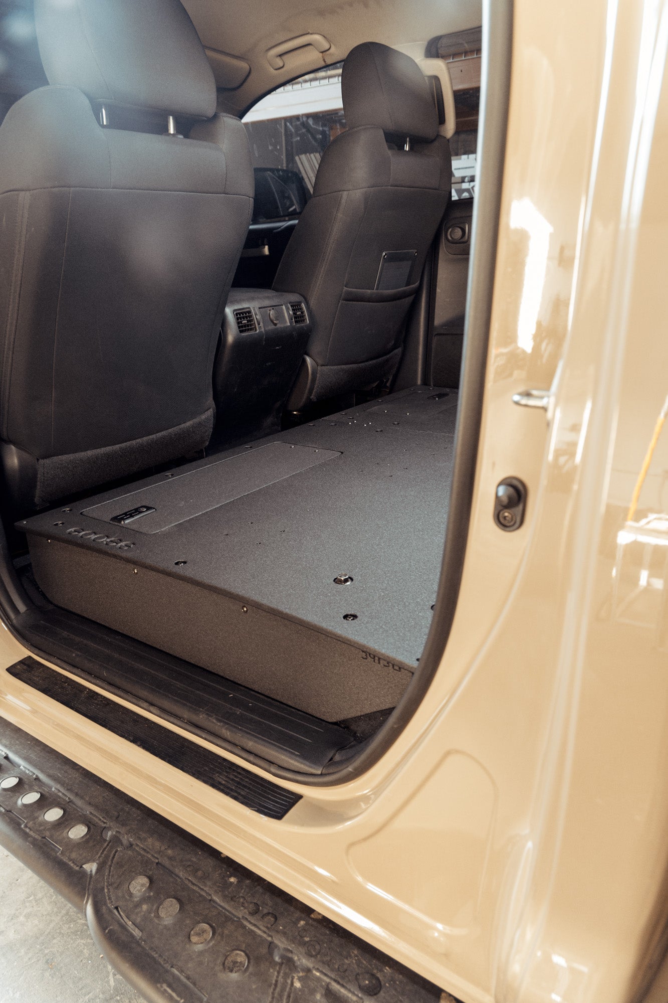 Toyota Tundra 2014-2021 2.5 Gen. CrewMax: sistema de placa de eliminación del asiento de la segunda fila