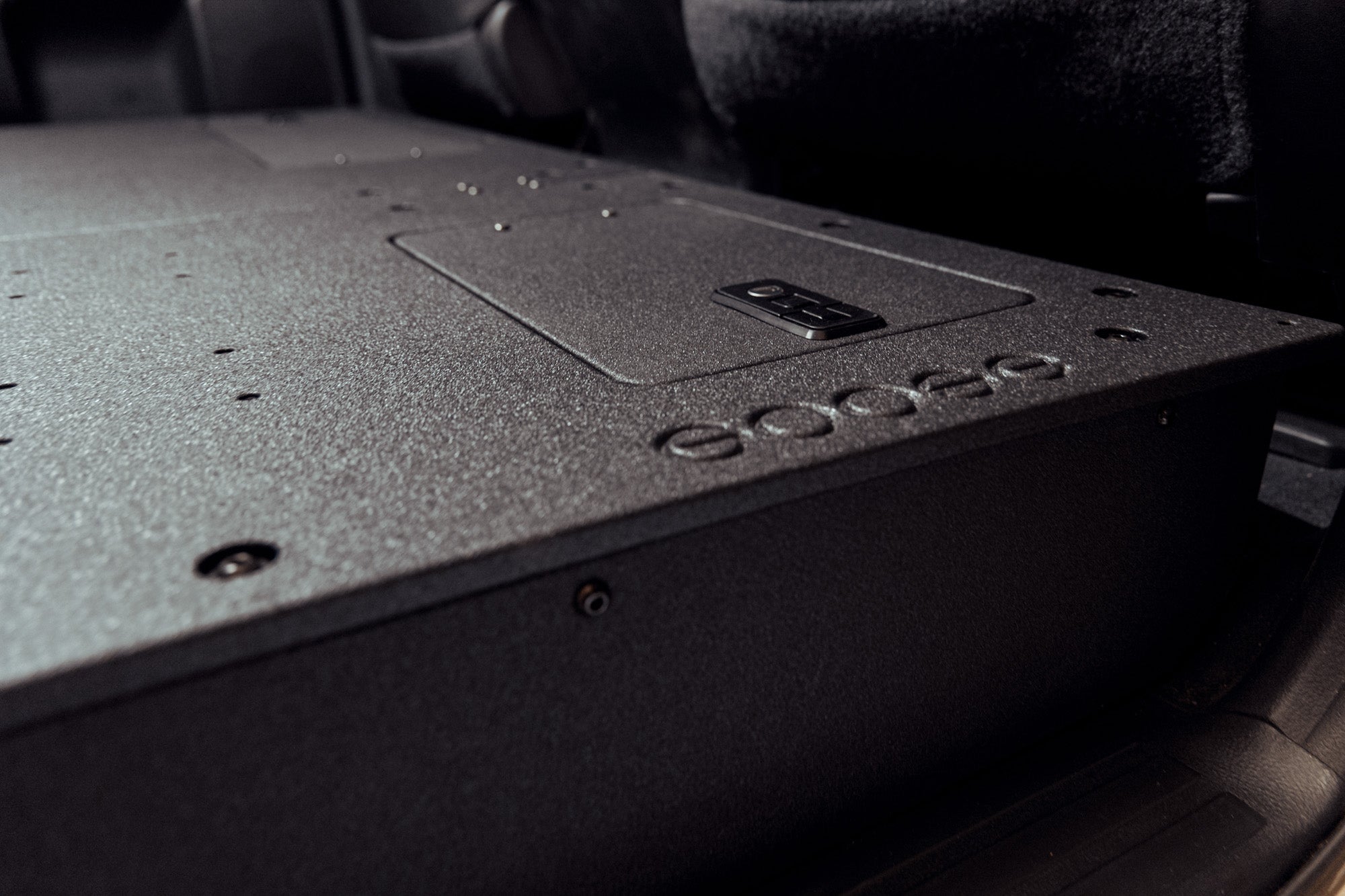 Toyota Tundra 2014-2021 2.5 Gen. CrewMax: sistema de placa de eliminación del asiento de la segunda fila