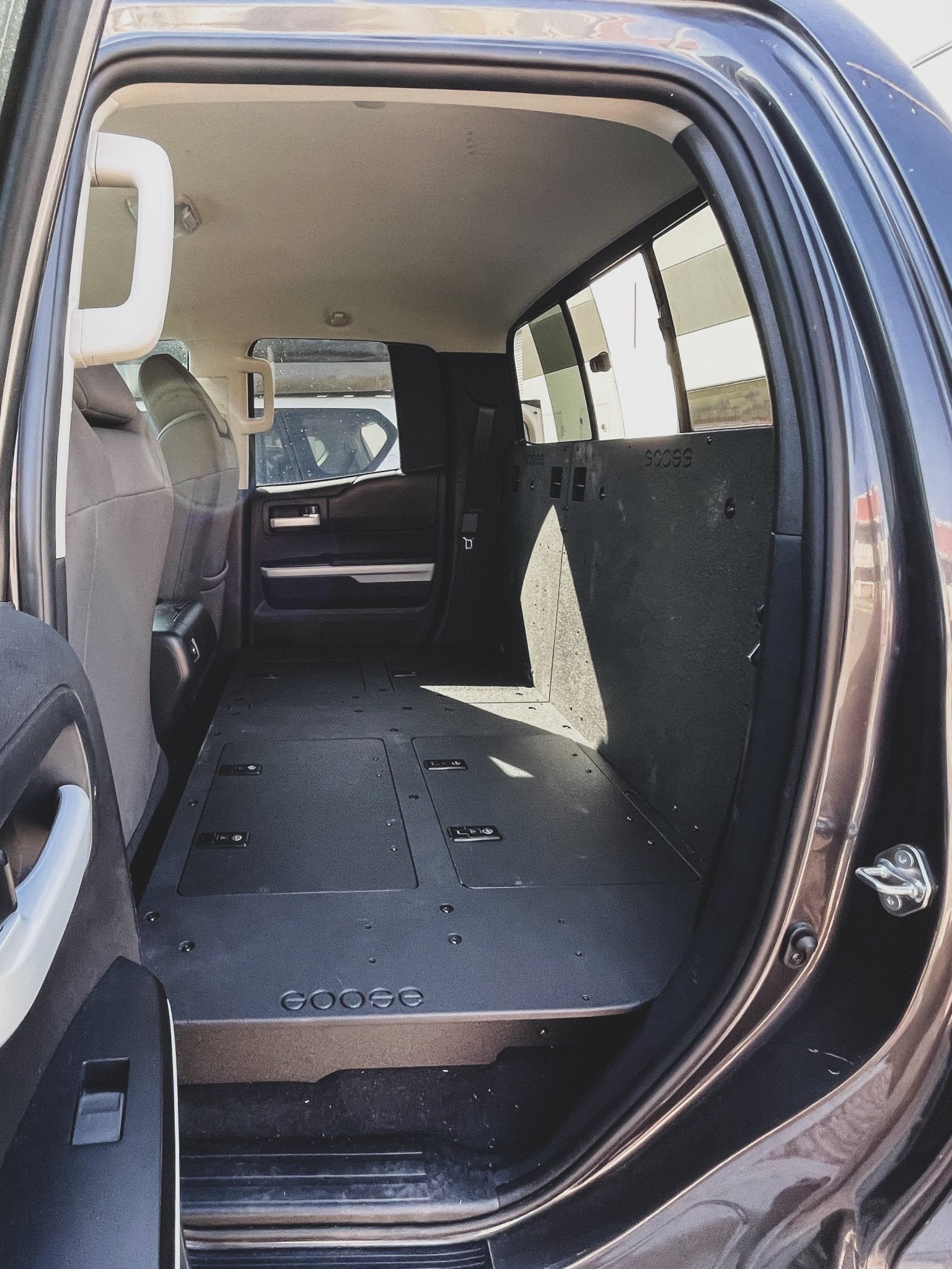 Toyota Tundra 2014-2021 2.5 Gen. Cabina doble: sistema de placa de eliminación del asiento de la segunda fila