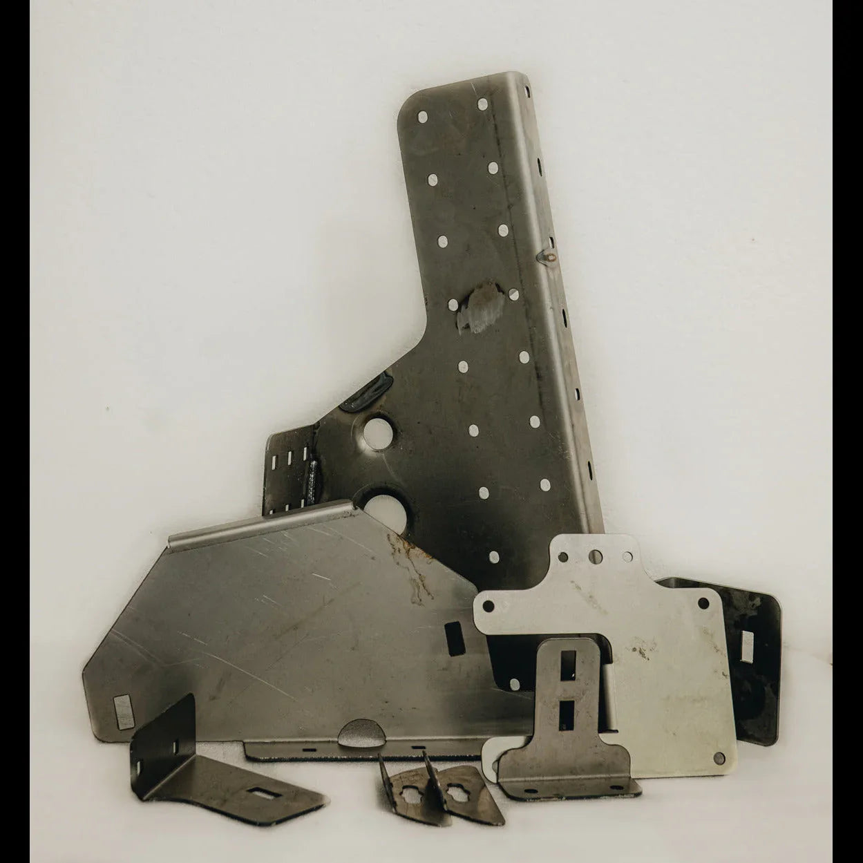 Metal rear bumper attachment brackets and mounting plates for off-road vehicle