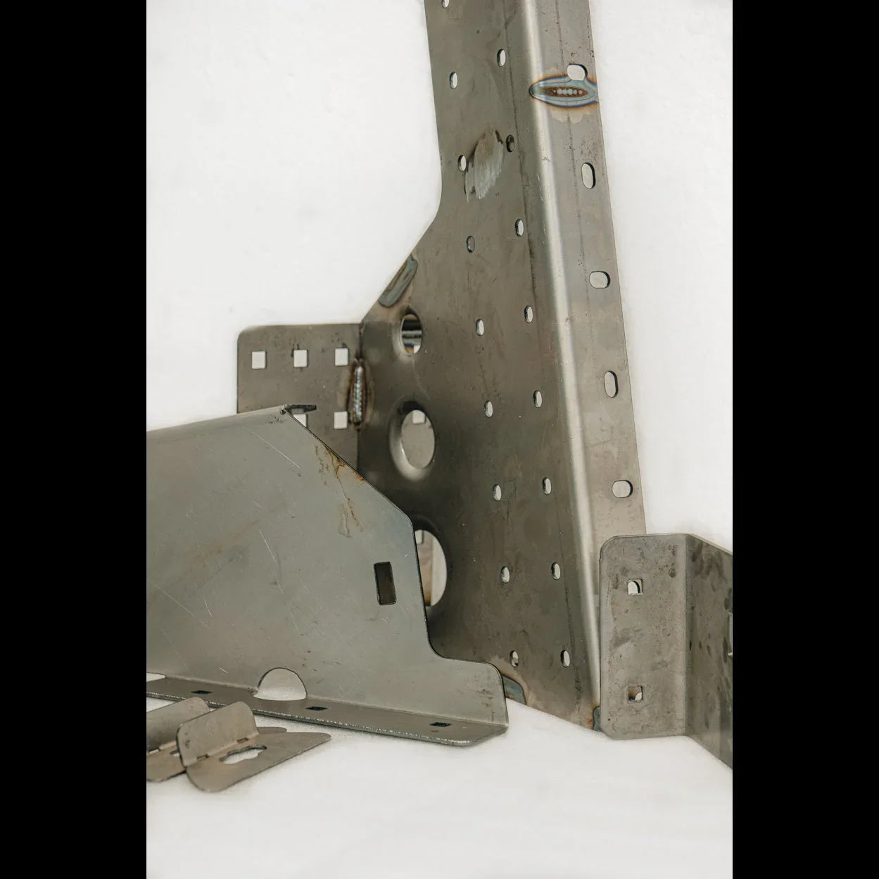 Steel rear bumper attachment brackets and mounting hardware for off-road vehicles