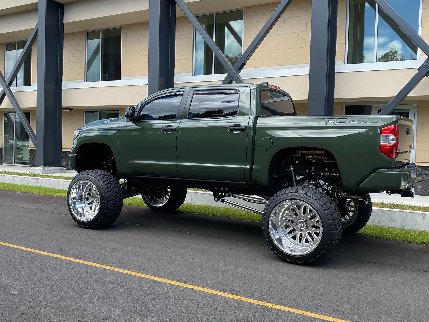 Coachbuilder Bulletproof 10"-12" upgrade kit Tundra 2007-2021 – view 3