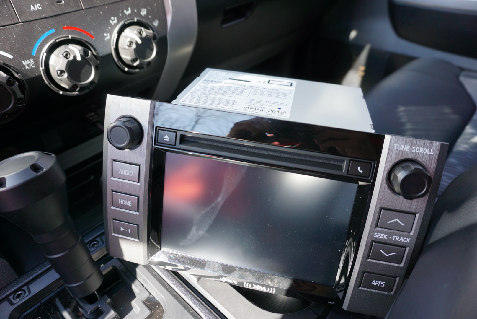 Radio Knobs (2014-2019 Tundra) - WHITE