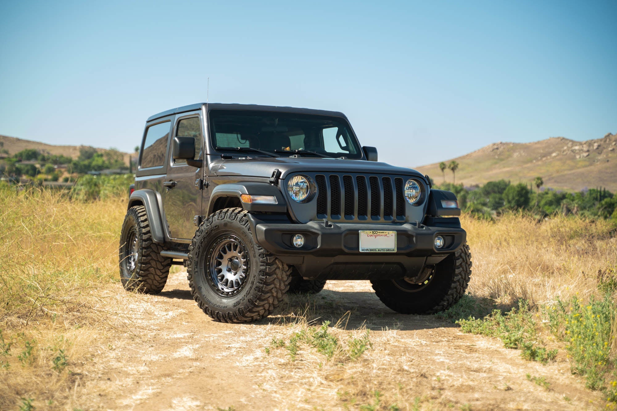 2-Door-Jeep-Wrangler-JL-OE-Plus-Side-Steps-Installed-11 - NVMOS