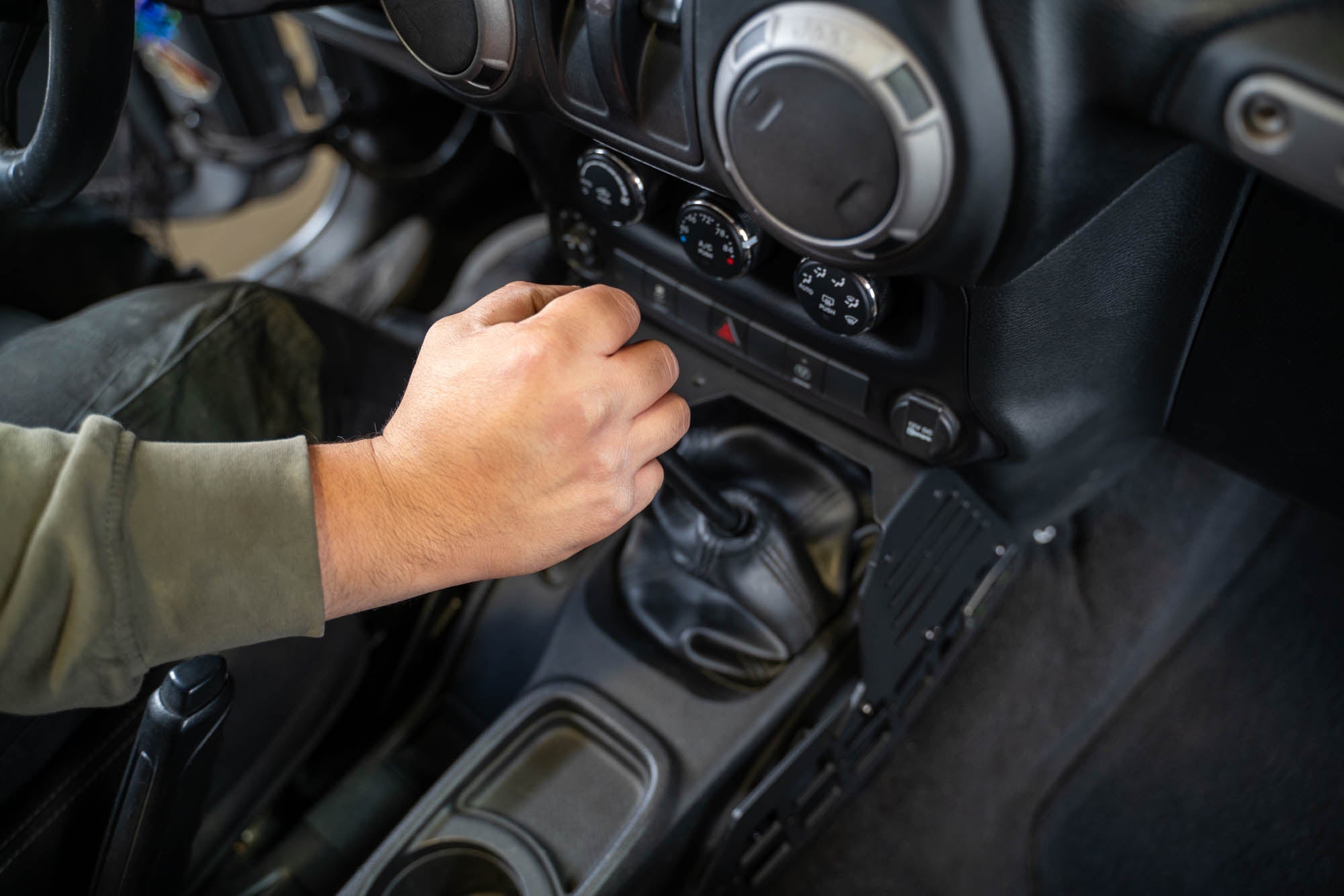 2007-2018-Jeep-Wrangler-JK-Center-Console-Molle-Panels-_-Device-Bridge-Manual_Installed_06 - NVMOS
