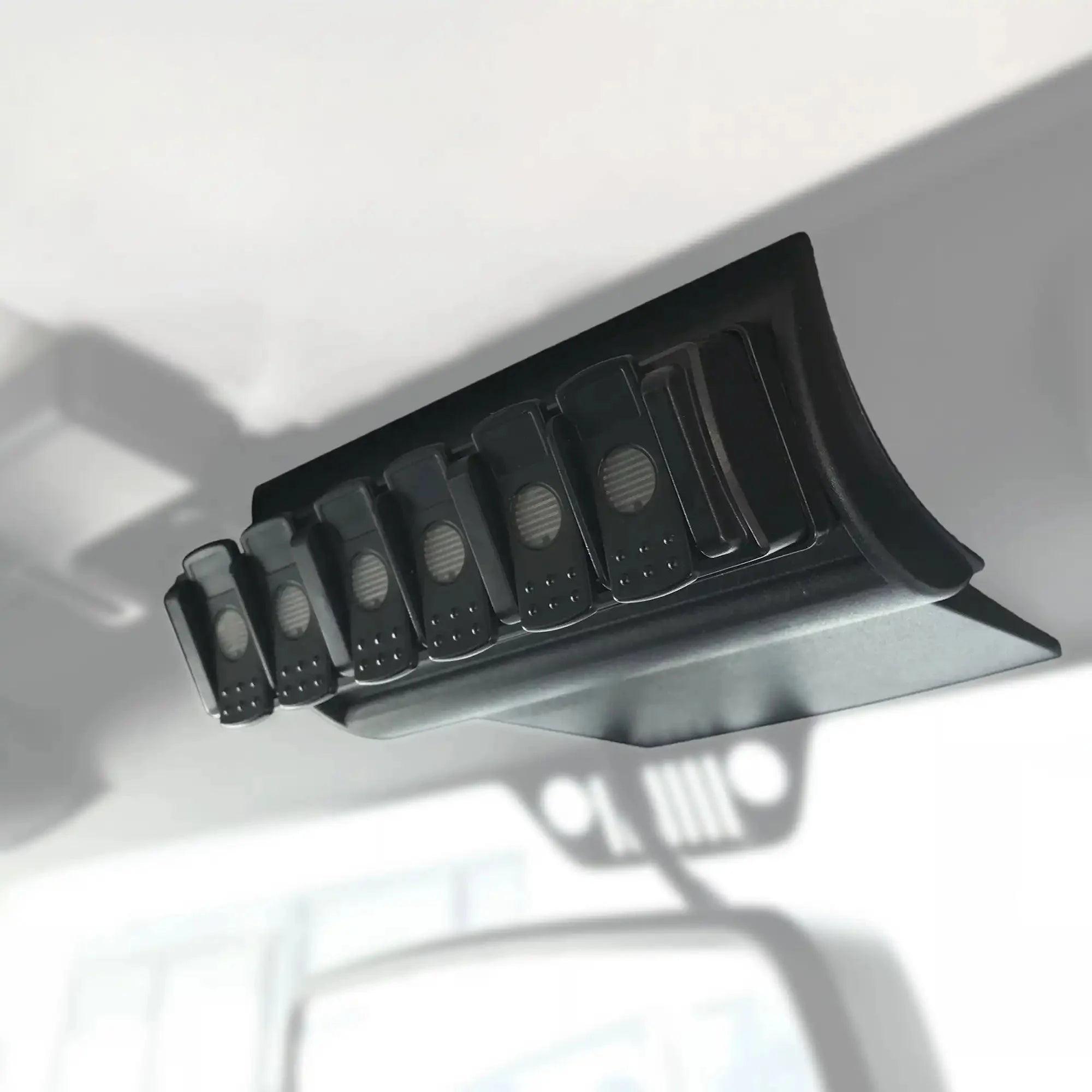 2008-6_Trigger_SixShooter_Mount_Overhead_JeepJK_02 - NVMOS