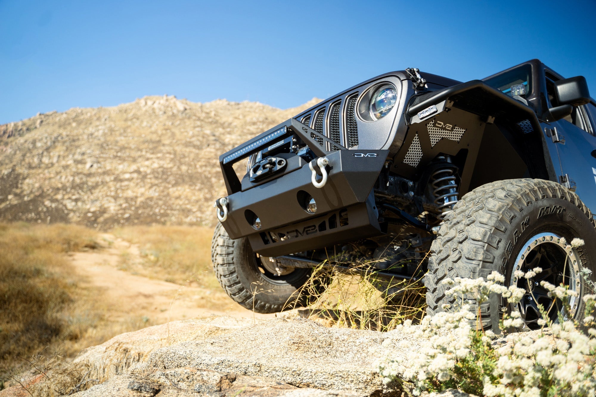 2018-2023-Jeep-JL_JT-Sway-Bar-Disconnect-Skid-Plate_Installed-08 - NVMOS