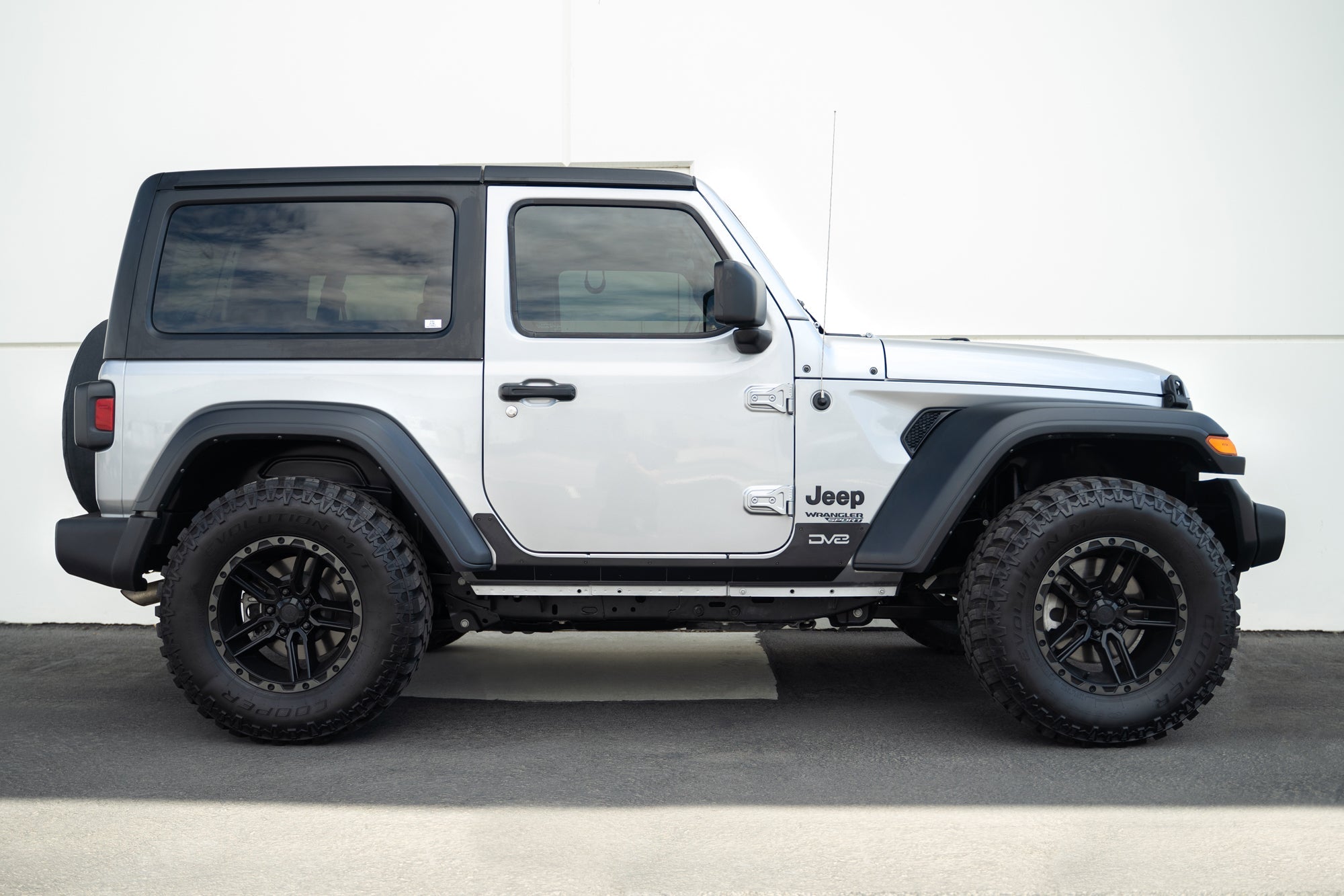 2018-2023-Jeep-Wrangler-JL-2-Door-Rock-Skins_Installed-01 - NVMOS
