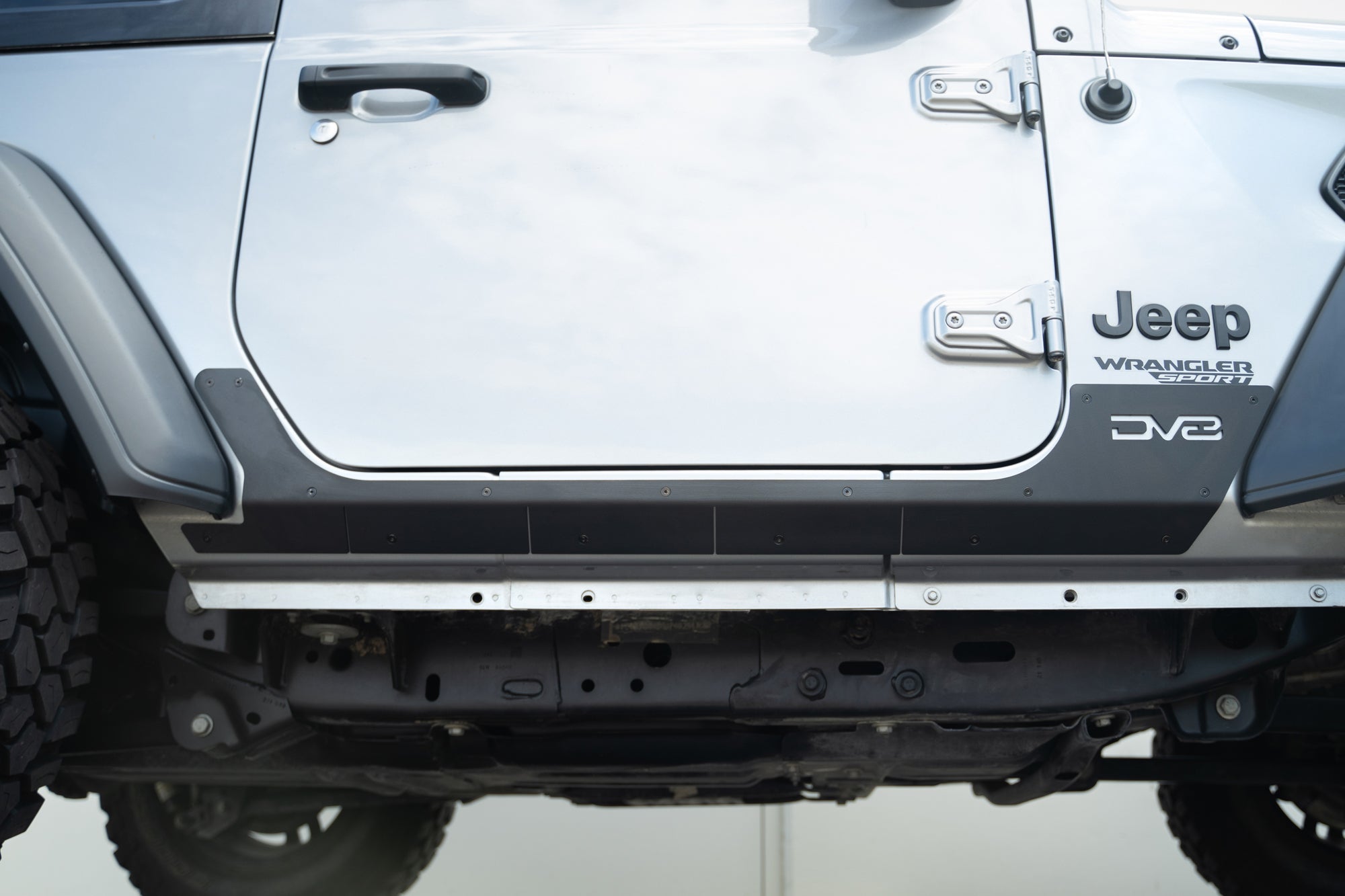 2018-2023-Jeep-Wrangler-JL-2-Door-Rock-Skins_Installed-09 - NVMOS