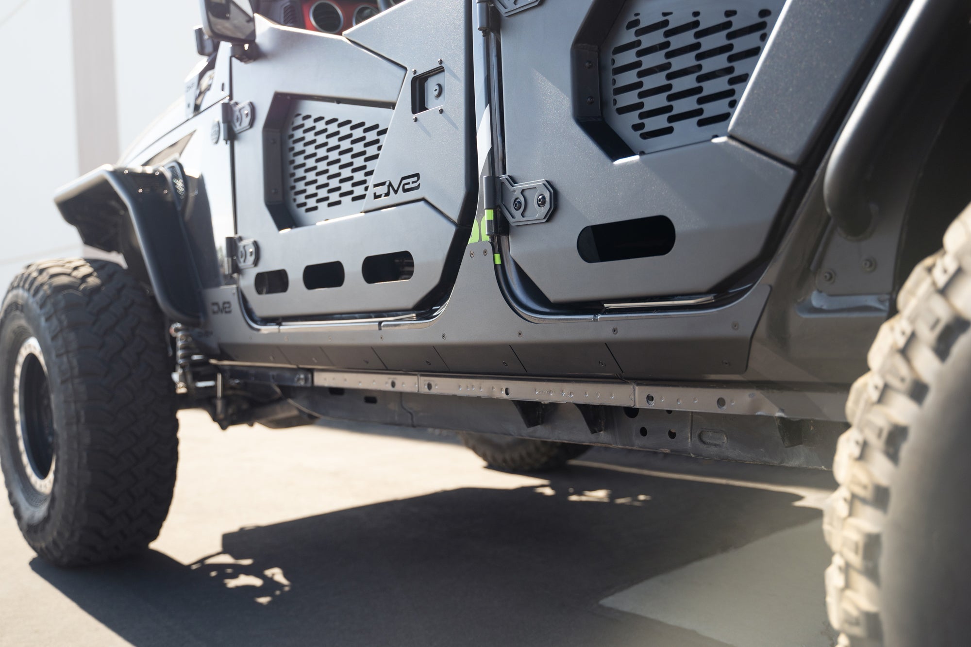 2018-2023-Jeep-Wrangler-JL-4-Door-Rock-Skins_Installed-07 - NVMOS