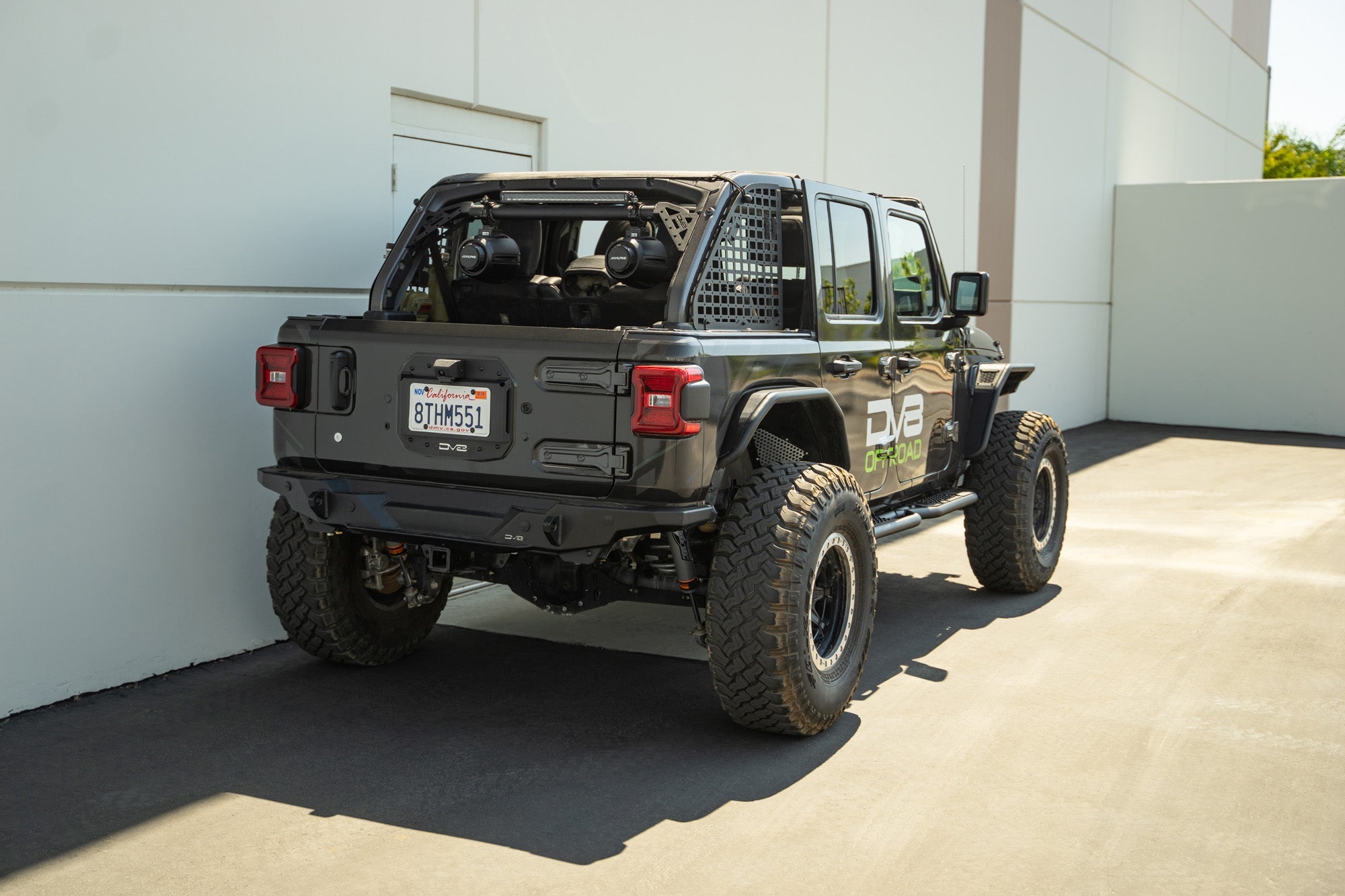 2018-2023-Jeep-Wrangler-JL-OE-Plus-4-Door-Side-Steps_installed_2 - NVMOS