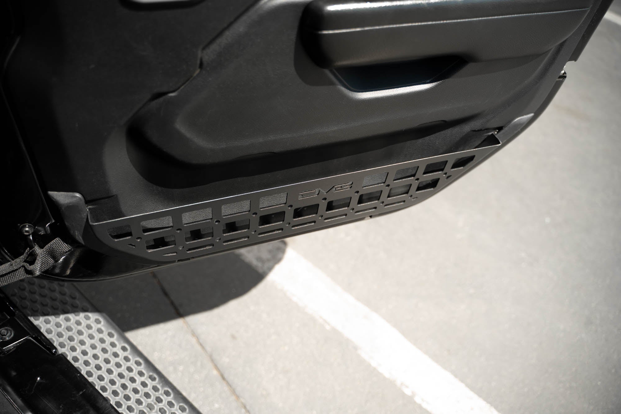 2018-2024-Jeep-Wrangler-JL-_-Gladiator-JT-Slim-Front-Door-Molle-Pockets-Installed-11 - NVMOS