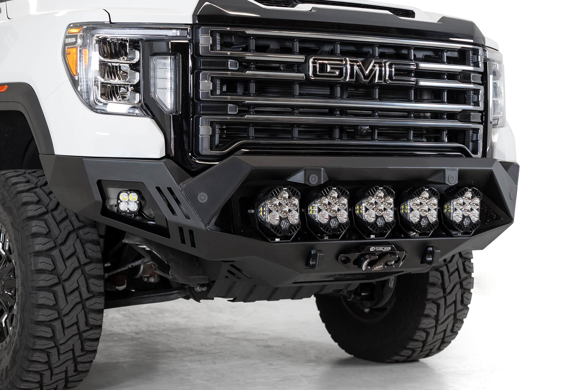 2020-2022-GMC-2500-front-bumper_55966370-b743-4624-bed7-29e803a6f1b5 - NVMOS