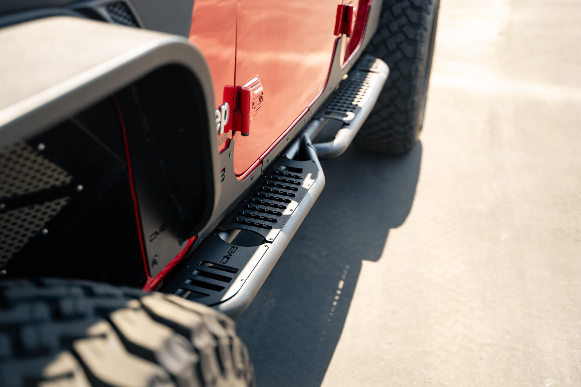 2020-2023-Jeep-Gladiator-JT-OE-Plus-Side-Steps_Installed-4 - NVMOS