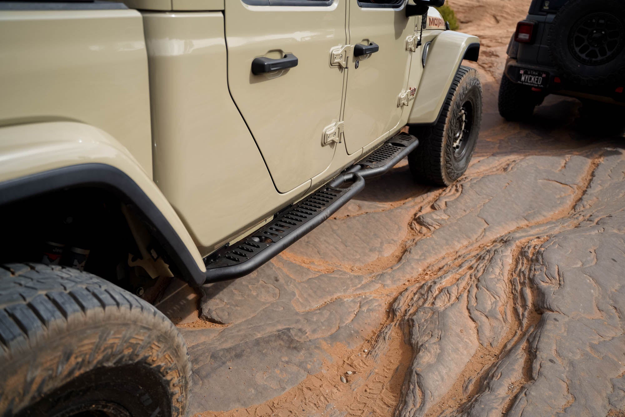 2020-2024-Jeep-Gladiator-JT-OE-Plus-Side-Steps-Off-Road-1 - NVMOS