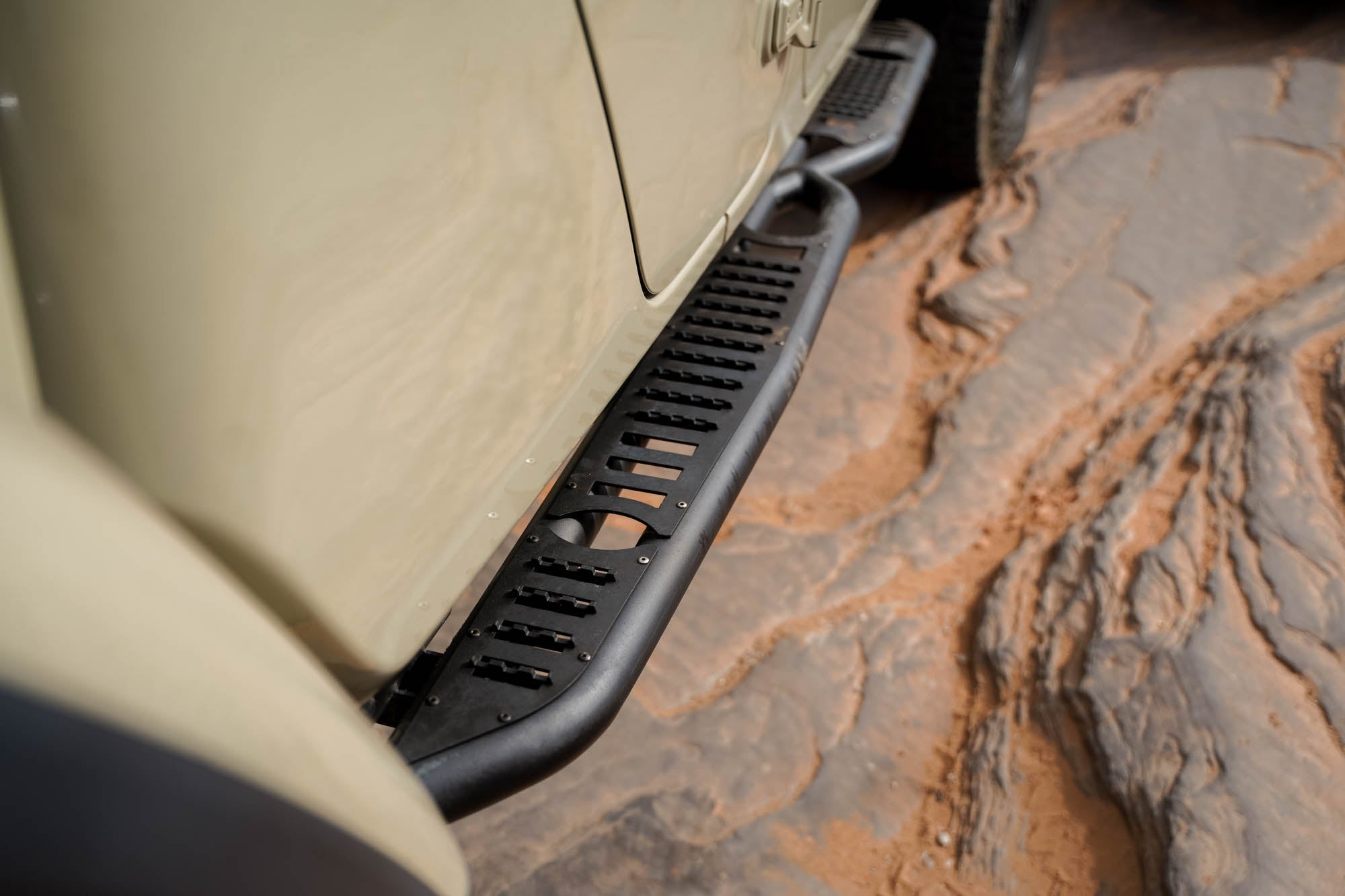 2020-2024-Jeep-Gladiator-JT-OE-Plus-Side-Steps-Off-Road-2 - NVMOS