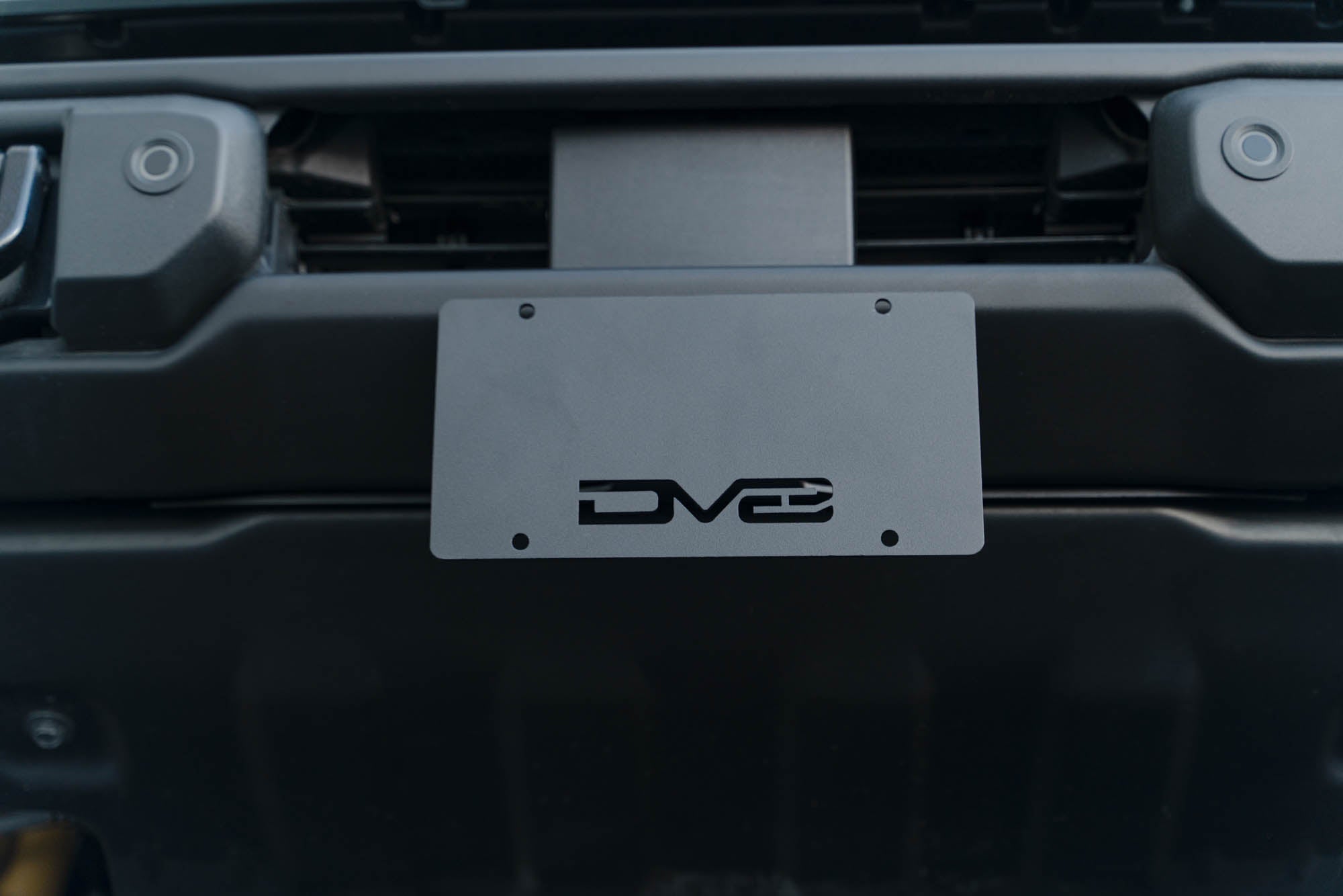 2021-2023-Ford-Bronco-Capable-Bumper-Front-License-Plate-Mount_Installed-03 - NVMOS