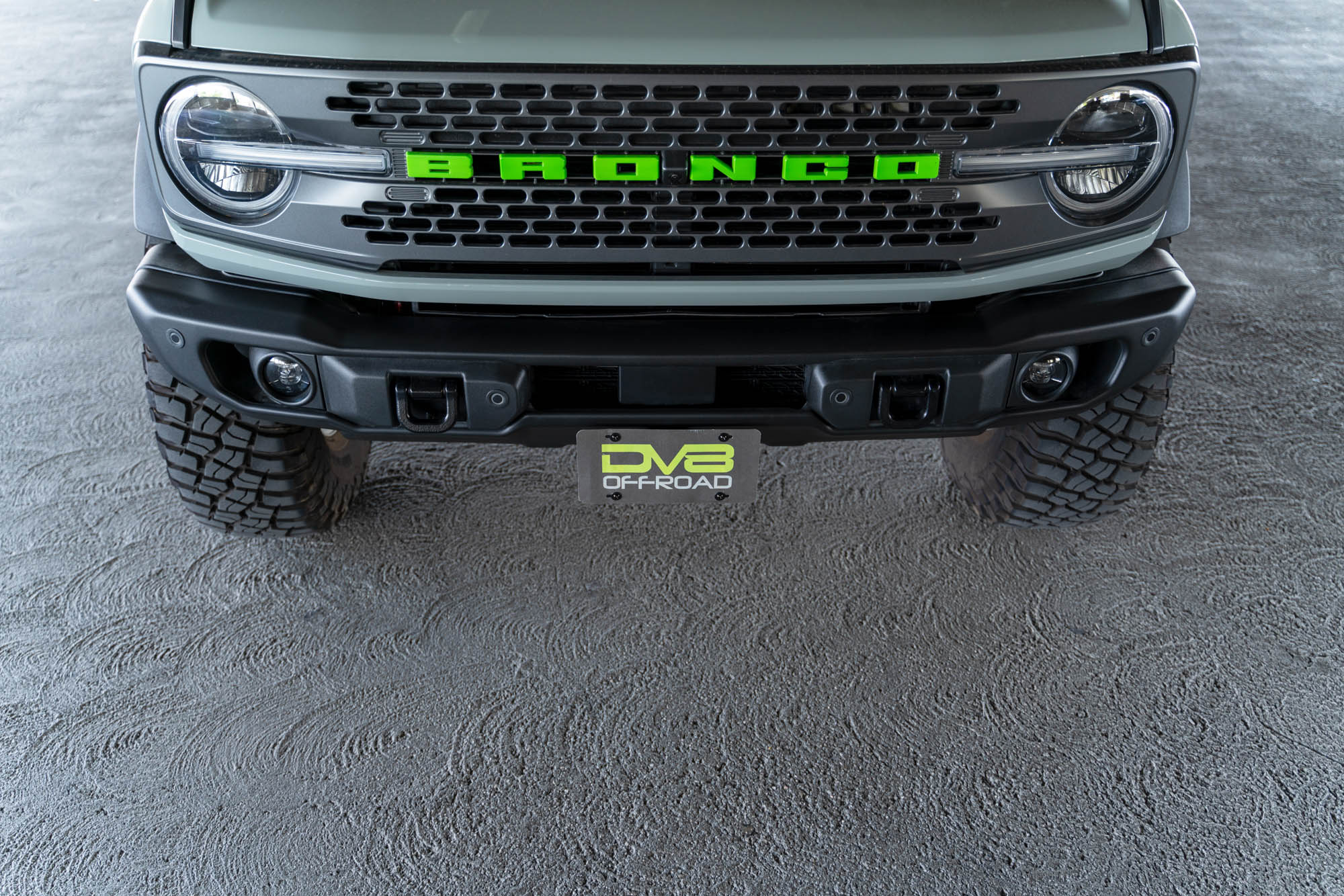 2021-2023-Ford-Bronco-Capable-Bumper-Front-License-Plate-Mount_Installed-09 - NVMOS