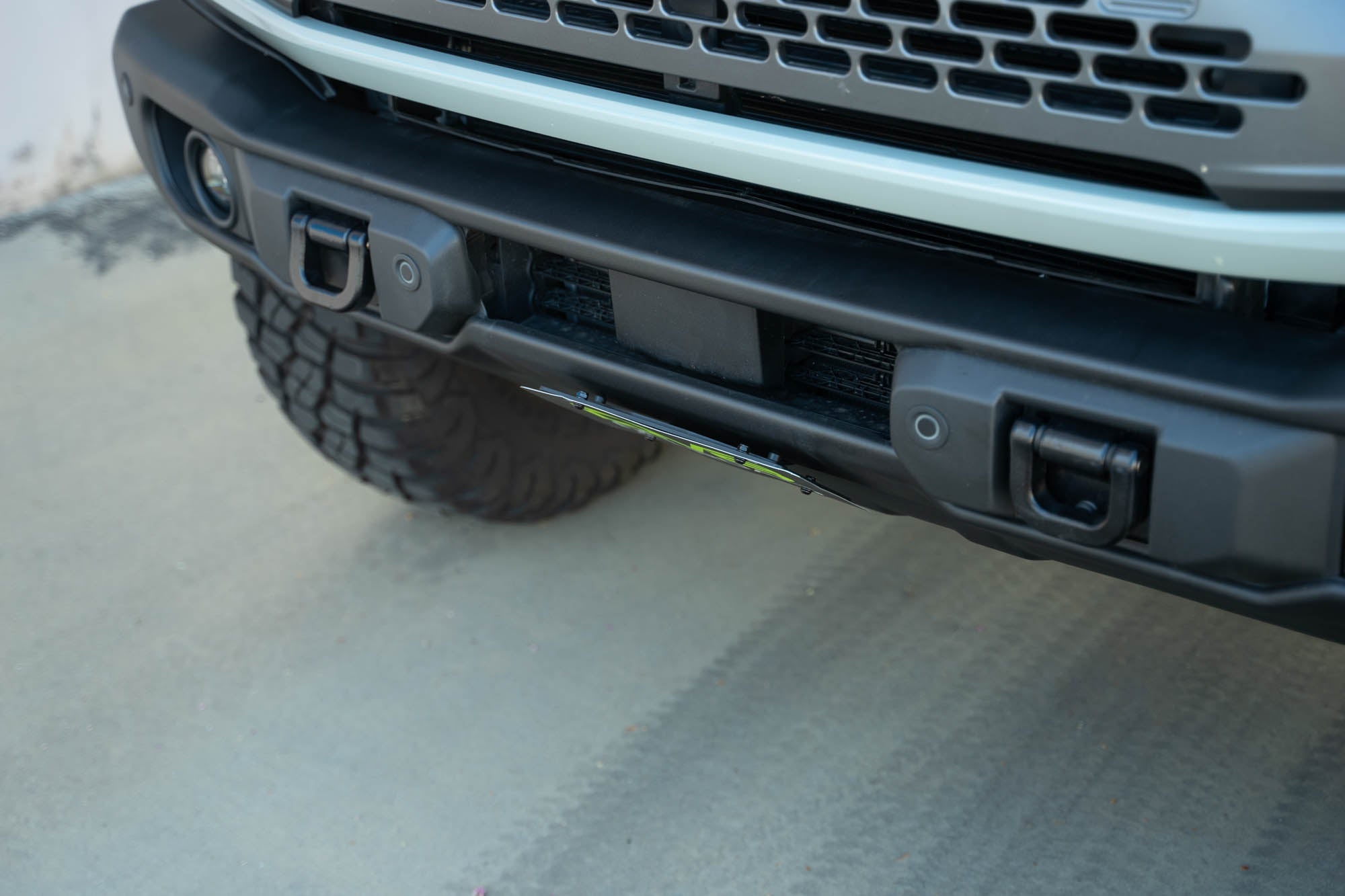 2021-2023-Ford-Bronco-Capable-Bumper-Slanted-Front-License-Plate-Mount_installed_2 - NVMOS