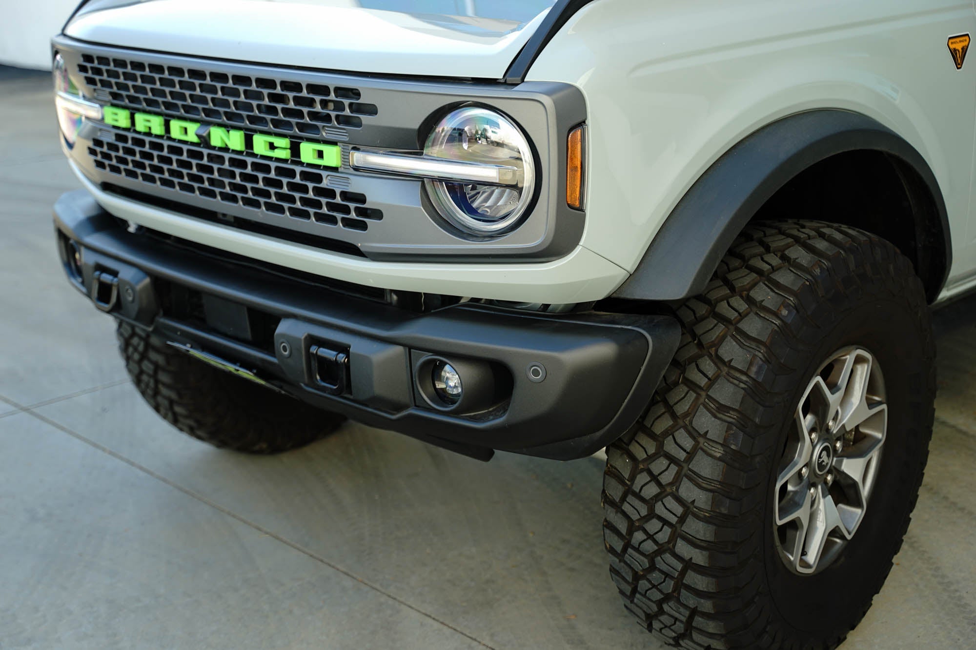 2021-2023-Ford-Bronco-Capable-Bumper-Slanted-Front-License-Plate-Mount_installed_7 - NVMOS