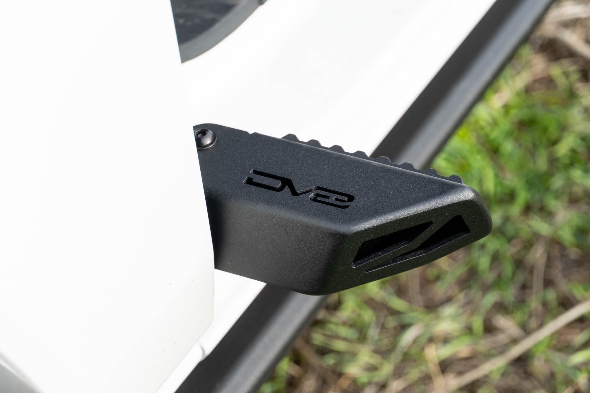 2021-2023-Ford-Bronco-Foot-Pegs-Installed-04 - NVMOS