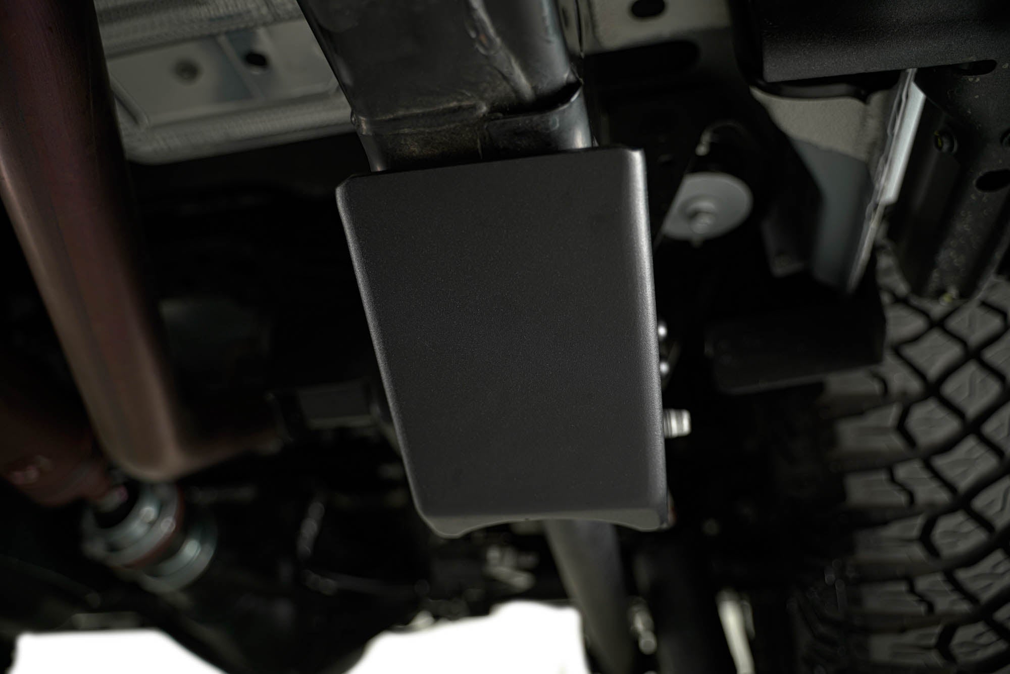 2021-2023-Ford-Bronco-Frame-Side-Trailing-Arm-Skid-Plate_Installed-02 - NVMOS