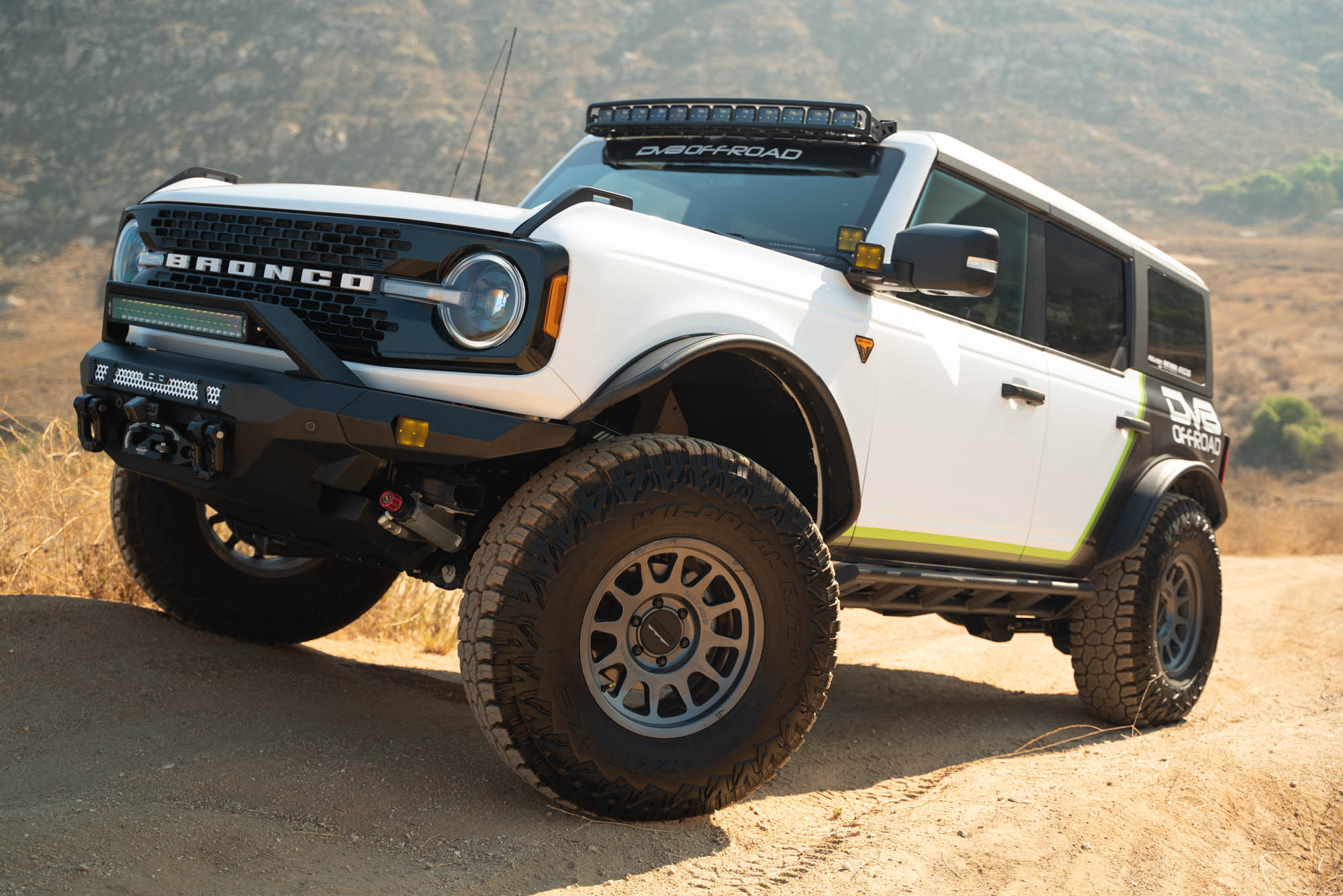 2021-2024-ford-bronco-made-to-overland-front-bumper-Installed-3_2c264cd0-e882-4351-9794-6c19ab060a1f - NVMOS