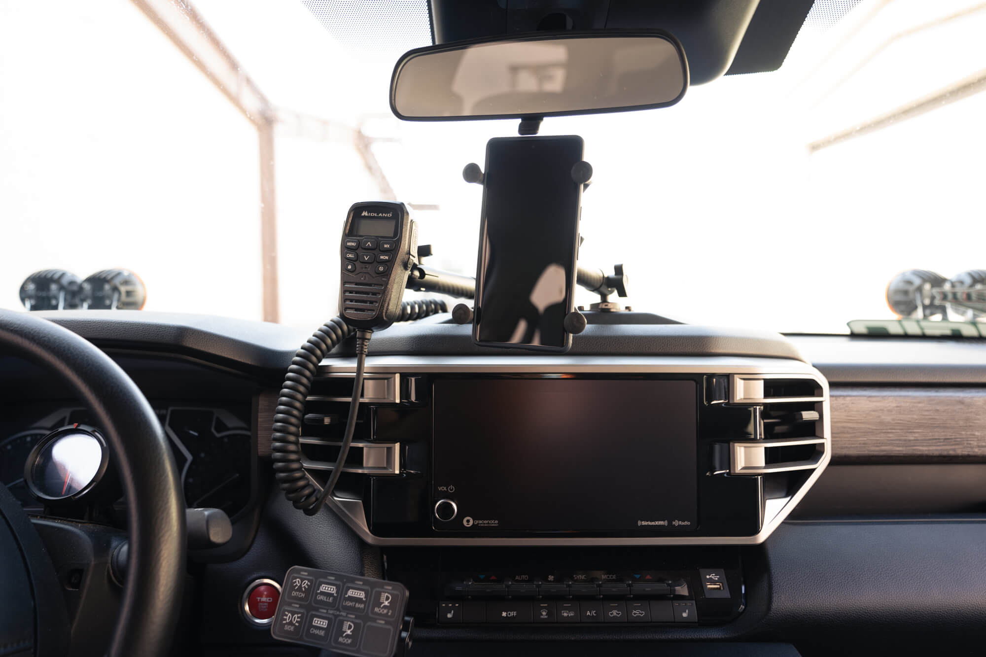 2022-2023-Toyota-Tundra-Digital-Device-Dash-Mount_Installed-3 - NVMOS